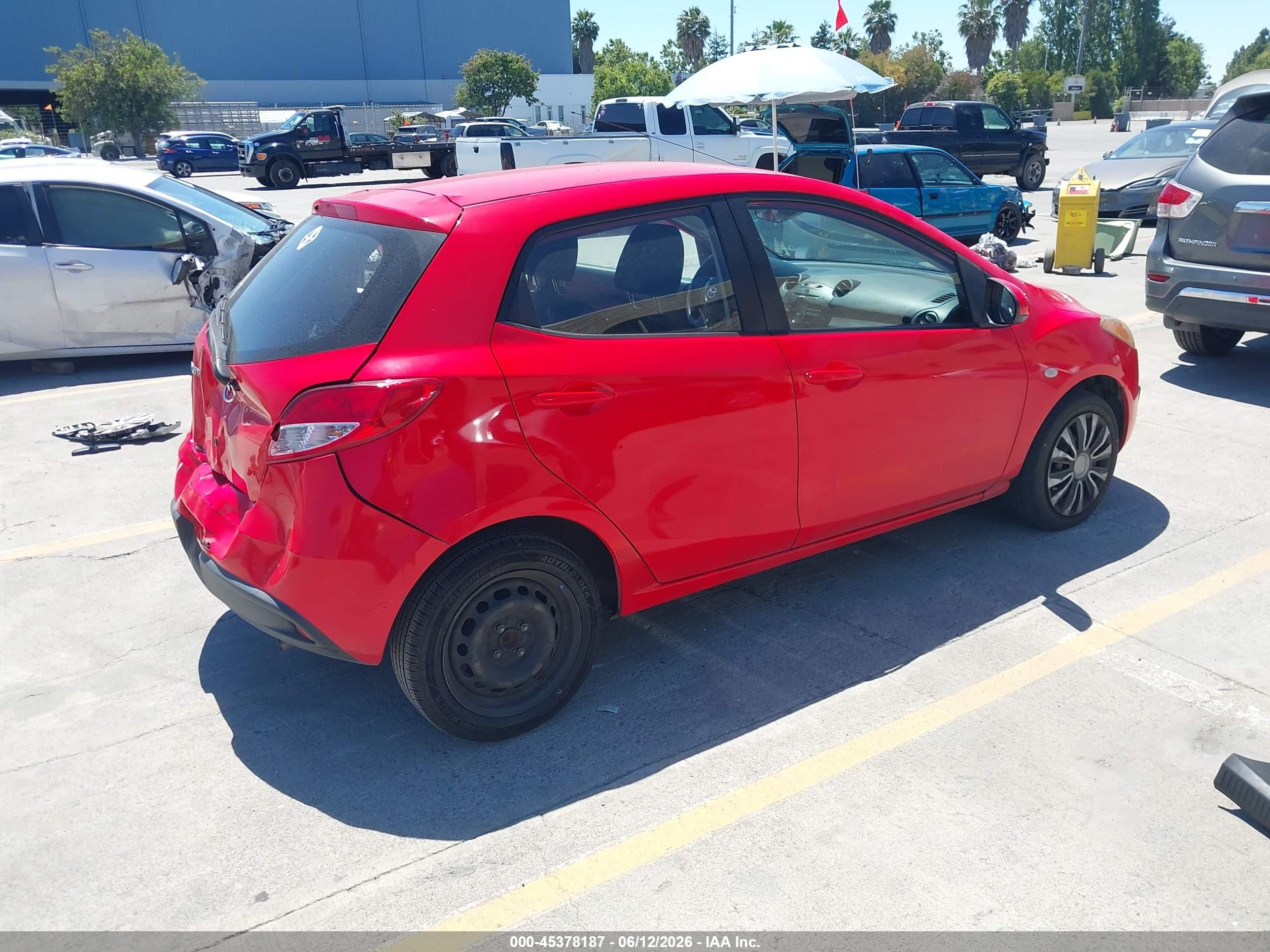 2014 Mazda Mazda2 Sport Red vin: JM1DE1KZ7E0171677