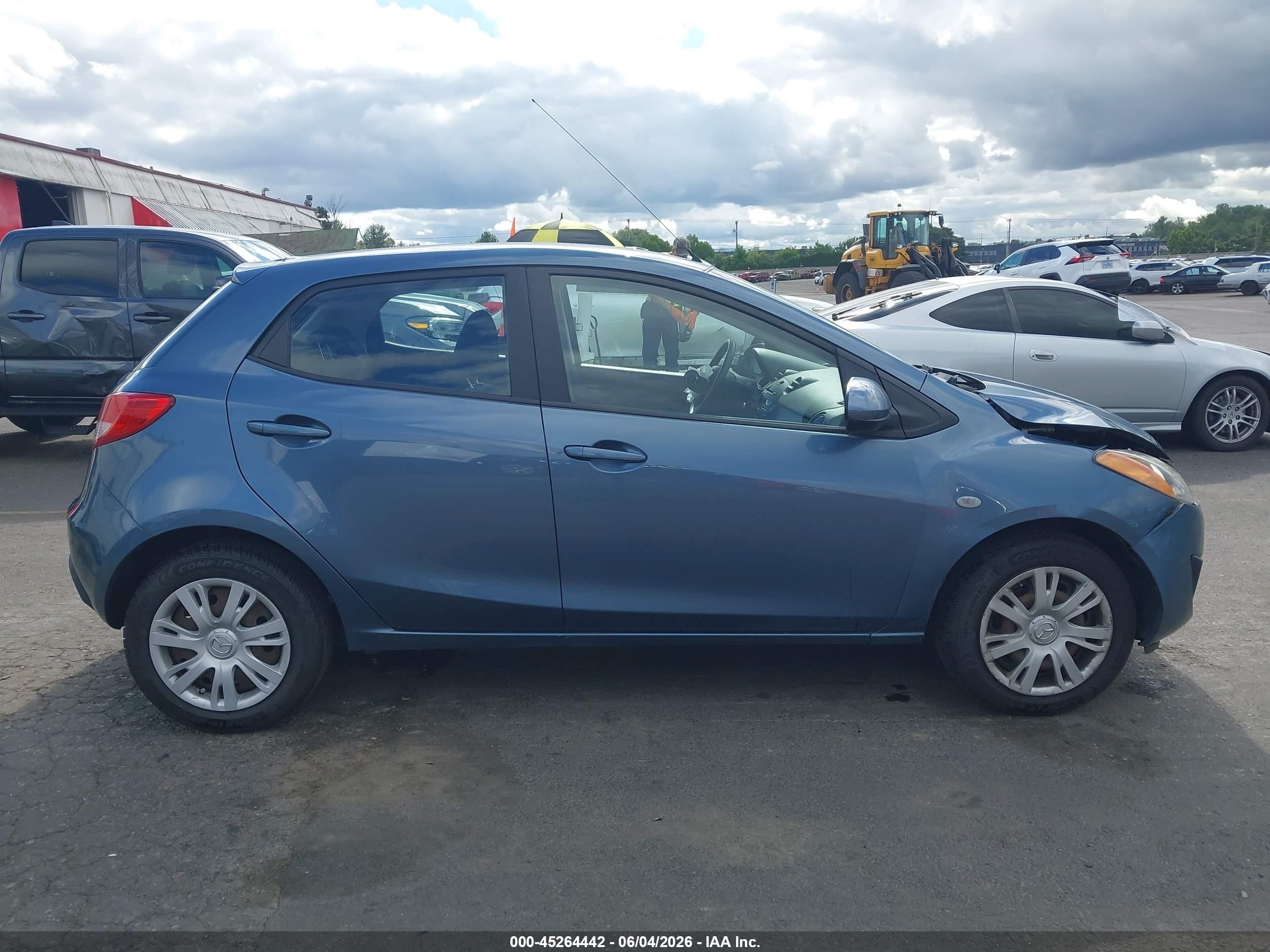 2014 Mazda Mazda2 Sport Blue vin: JM1DE1KZ7E0175504