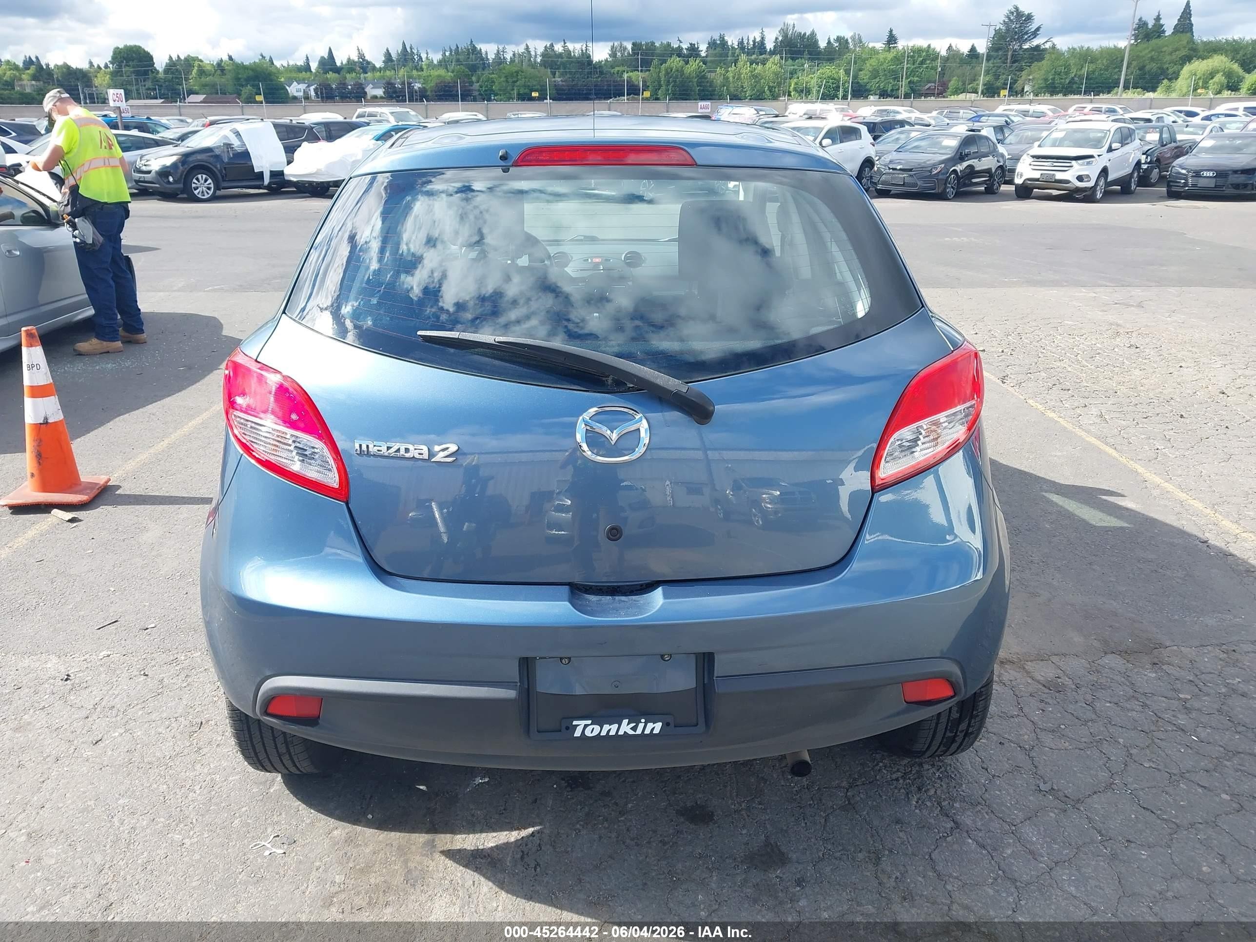 2014 Mazda Mazda2 Sport Blue vin: JM1DE1KZ7E0175504