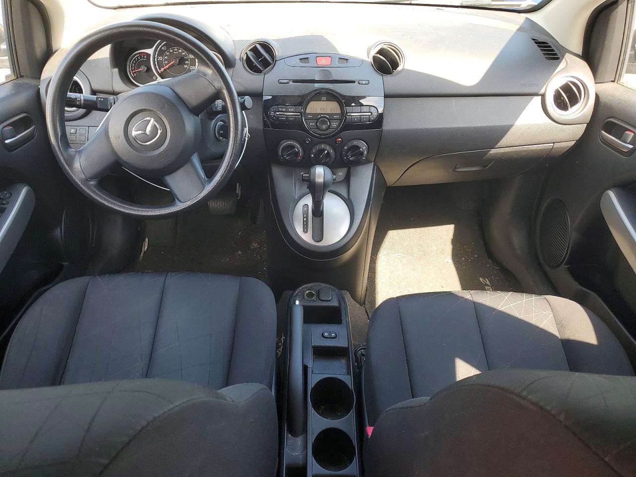 2012 Mazda Mazda2 Черный vin: JM1DE1KZ8C0147272