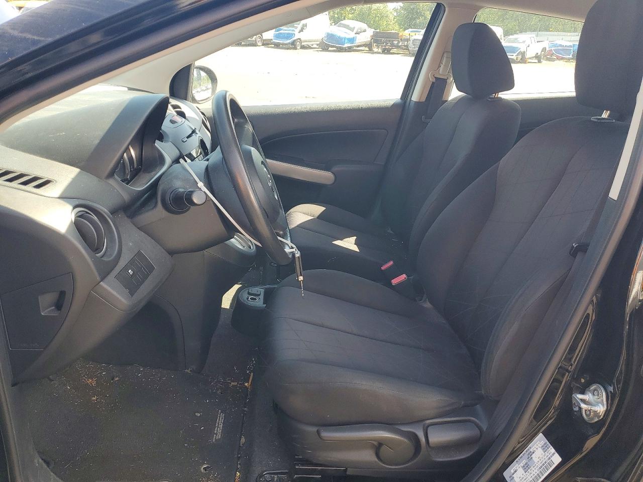 2012 Mazda Mazda2 Черный vin: JM1DE1KZ8C0147272