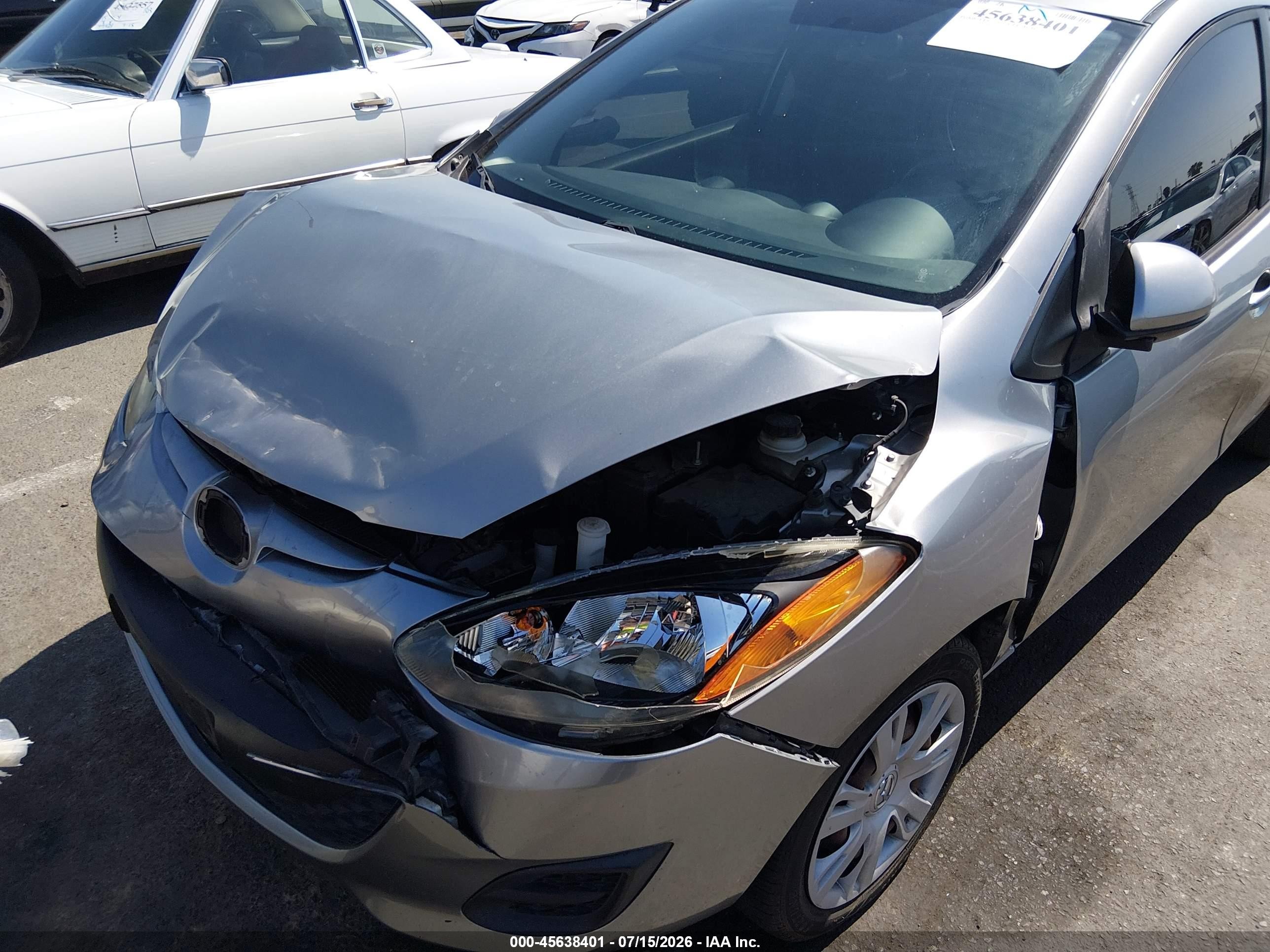 2013 Mazda Mazda2 Sport Silver vin: JM1DE1KZ8D0166115