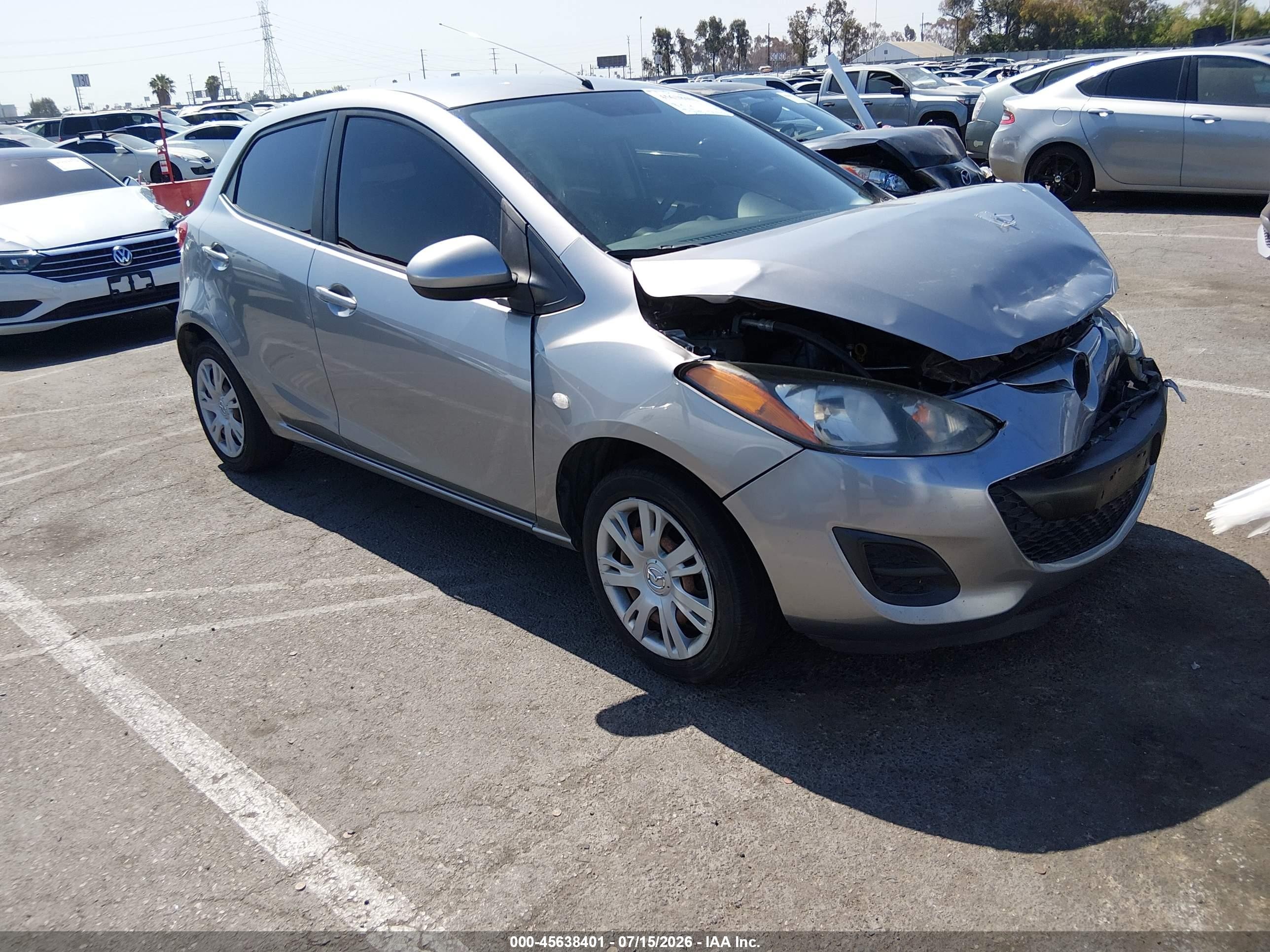 2013 Mazda Mazda2 Sport Silver vin: JM1DE1KZ8D0166115