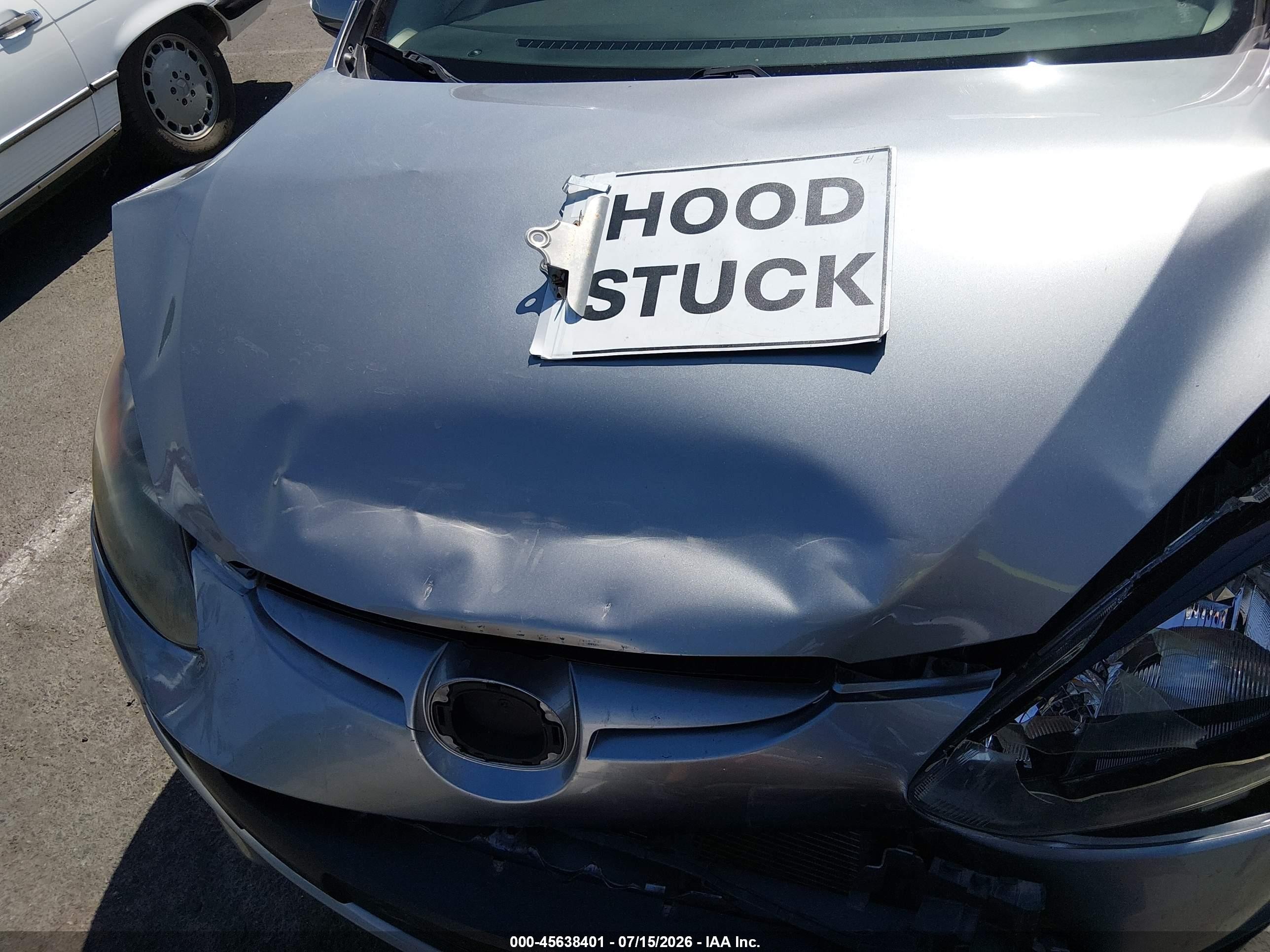 2013 Mazda Mazda2 Sport Silver vin: JM1DE1KZ8D0166115