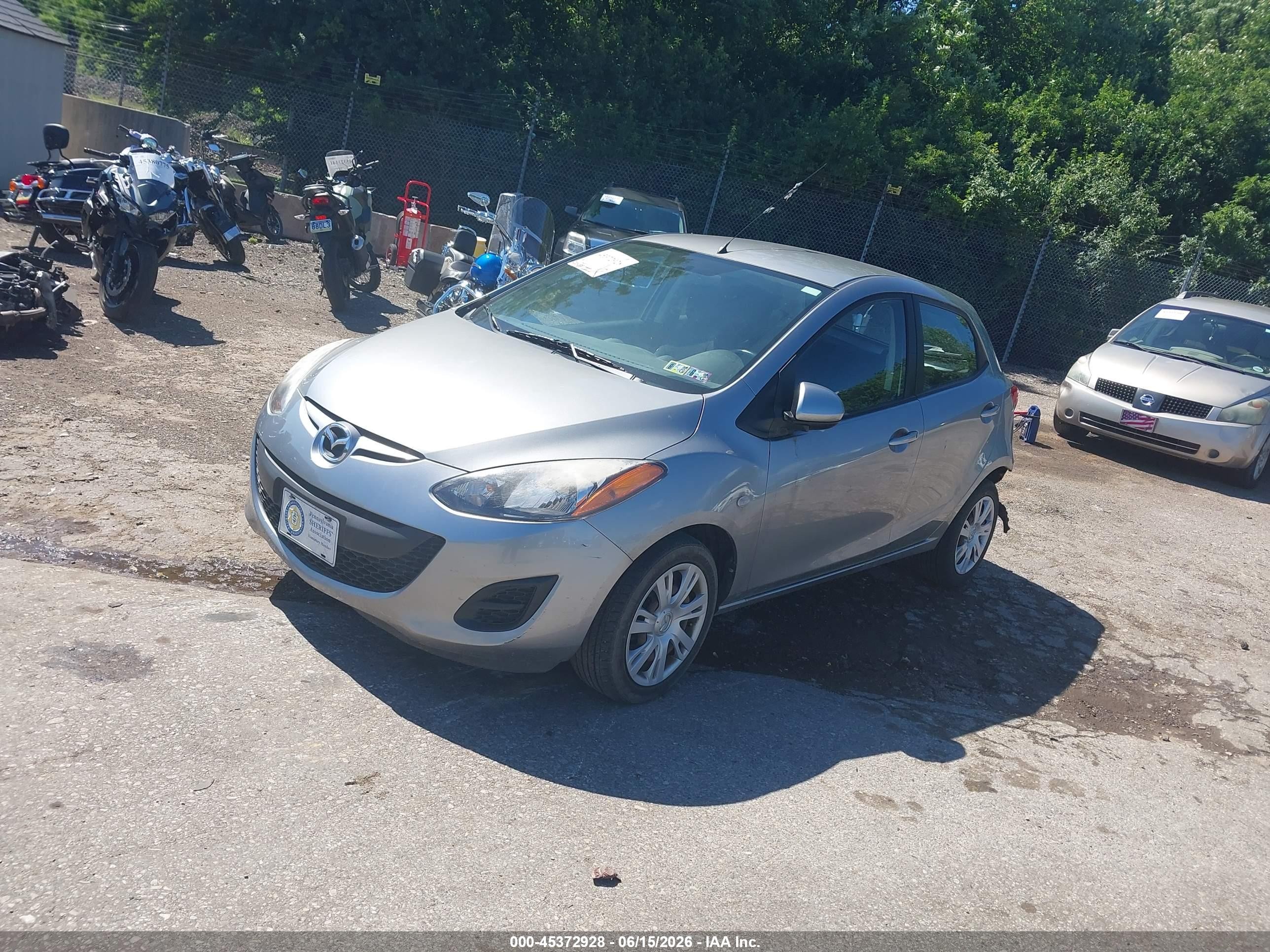 2013 Mazda Mazda2 Sport Gray vin: JM1DE1KZ9D0165541