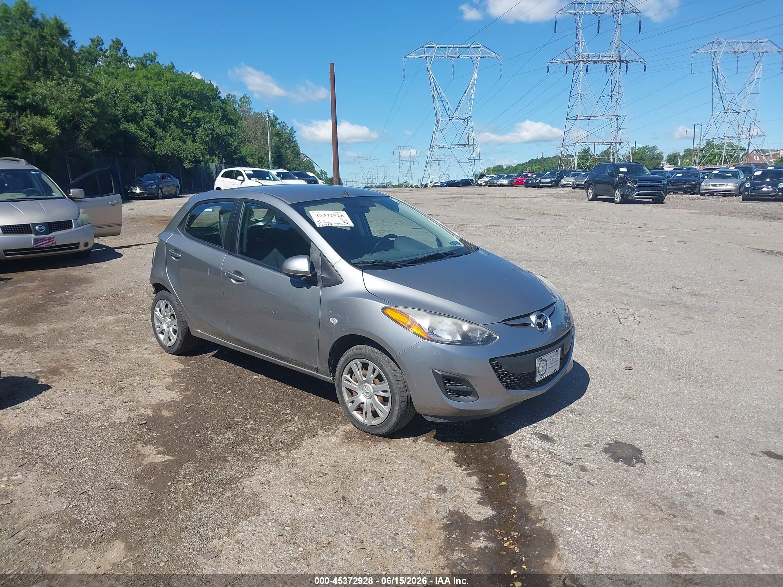 2013 Mazda Mazda2 Sport Gray vin: JM1DE1KZ9D0165541