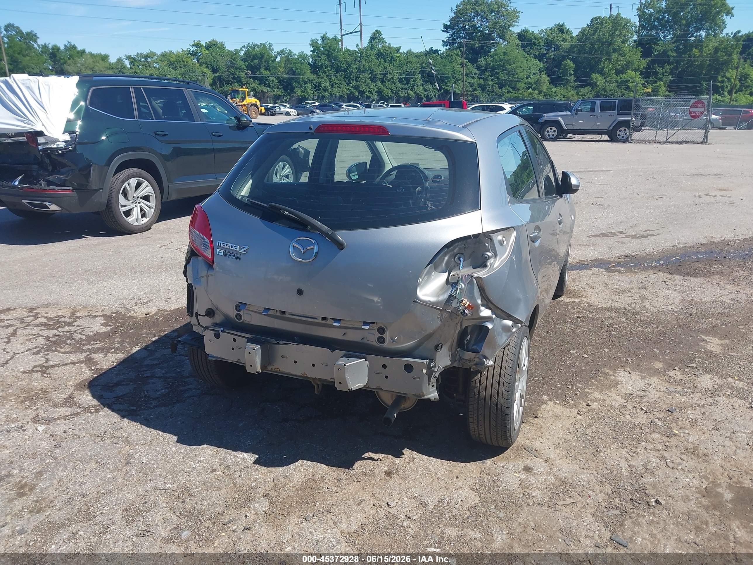 2013 Mazda Mazda2 Sport Gray vin: JM1DE1KZ9D0165541