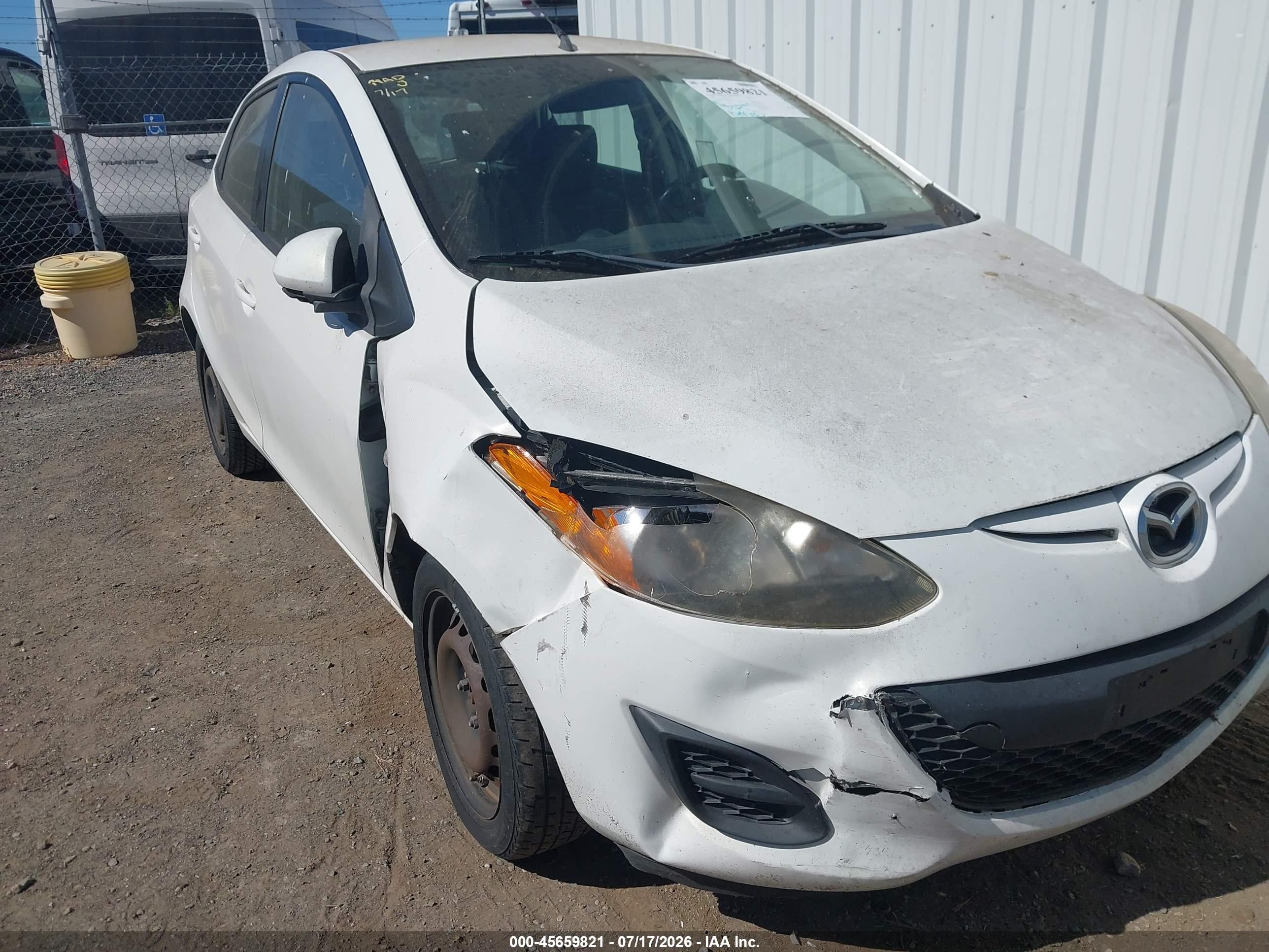 2013 Mazda Mazda2 Sport Белый vin: JM1DE1KZXD0157335