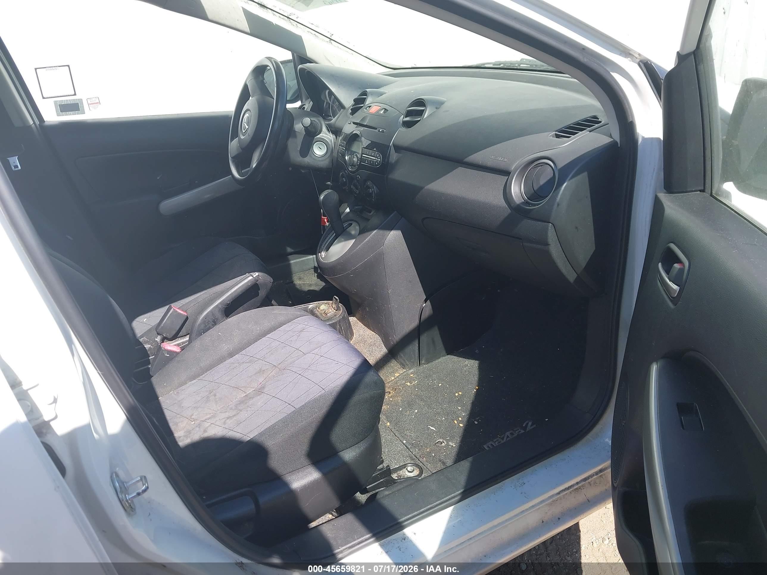2013 Mazda Mazda2 Sport Белый vin: JM1DE1KZXD0157335