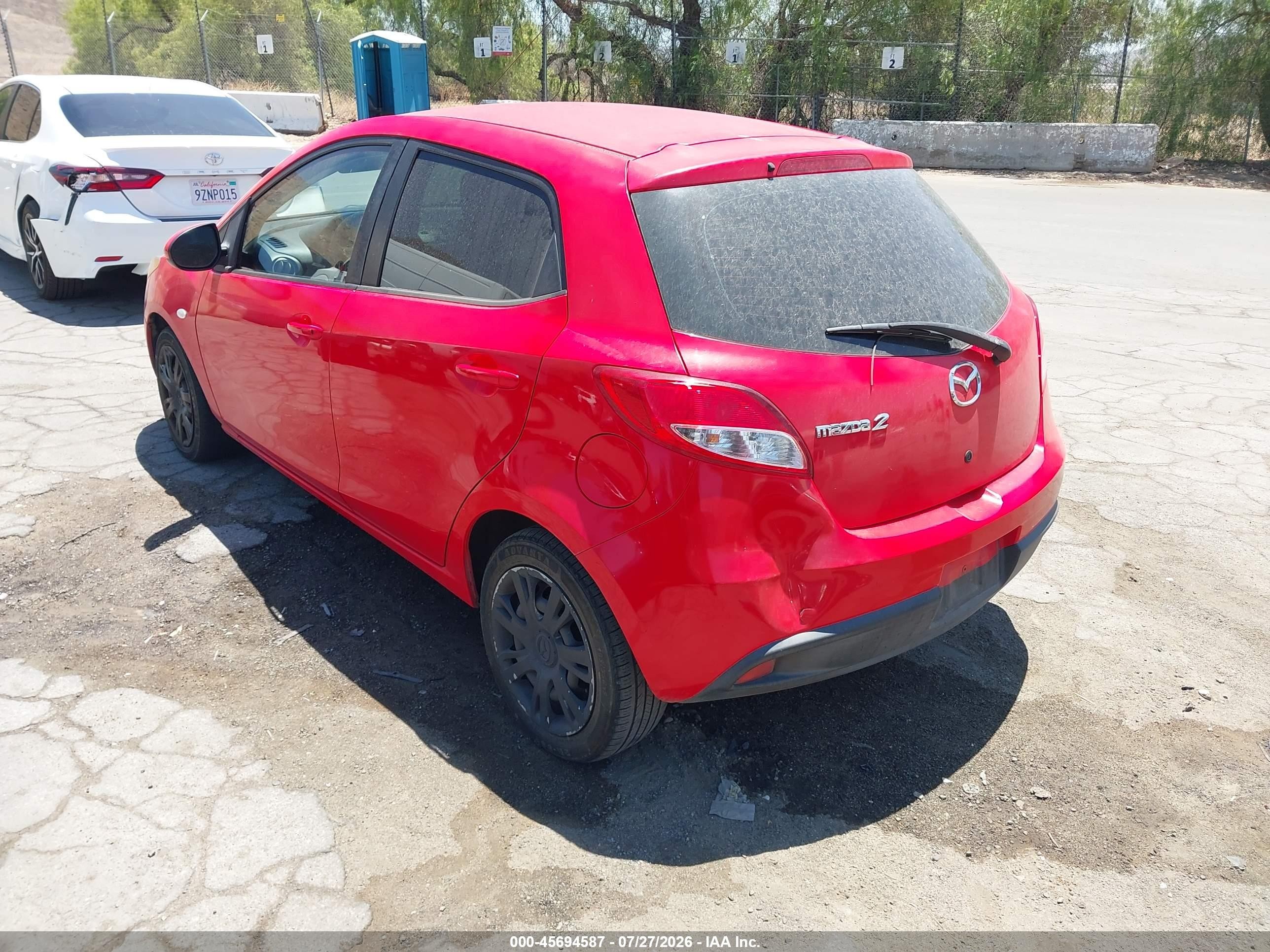 2014 Mazda Mazda2 Sport Красный vin: JM1DE1KZXE0174301