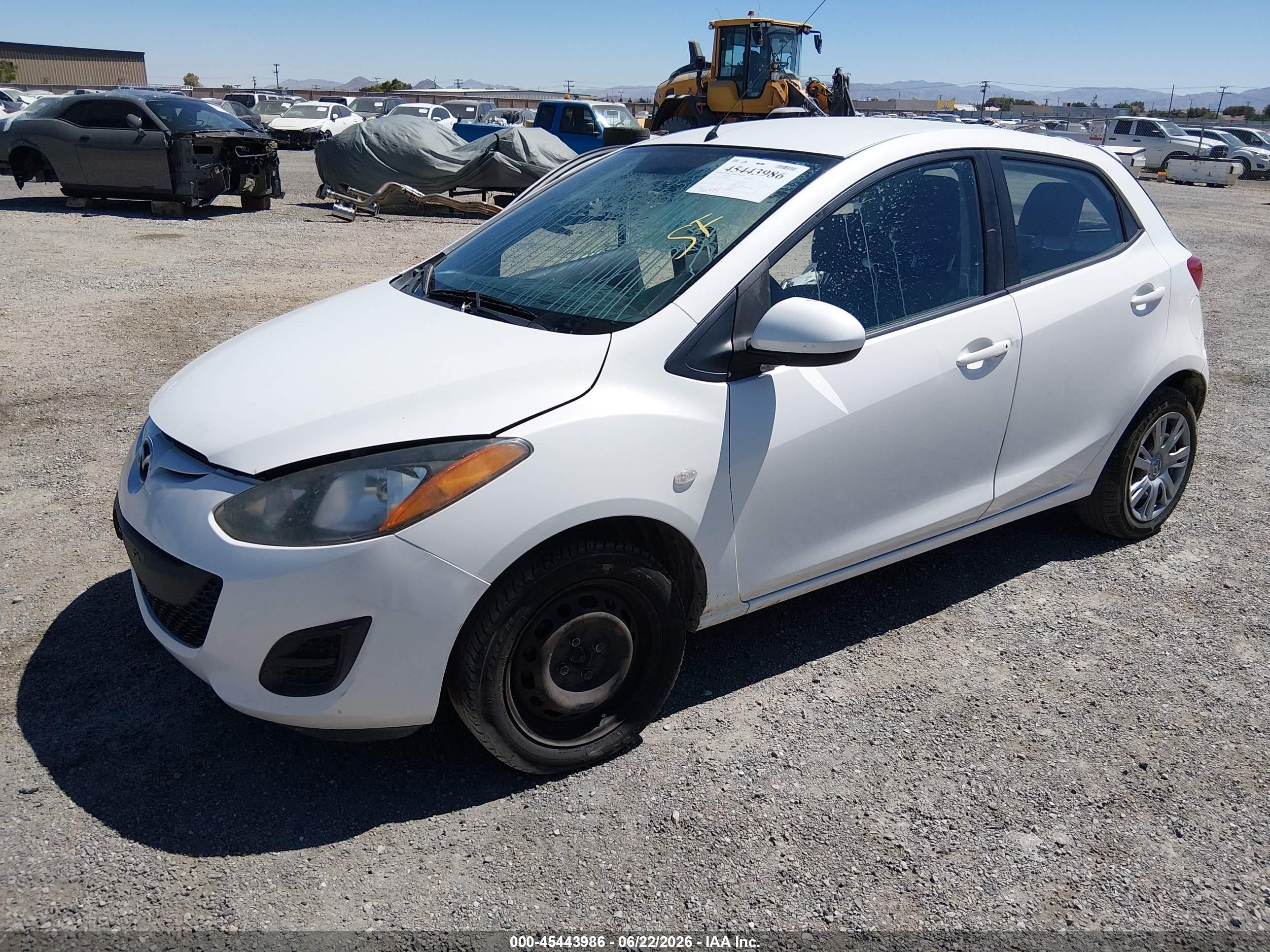 2014 Mazda Mazda2 Sport White vin: JM1DE1KZXE0180230
