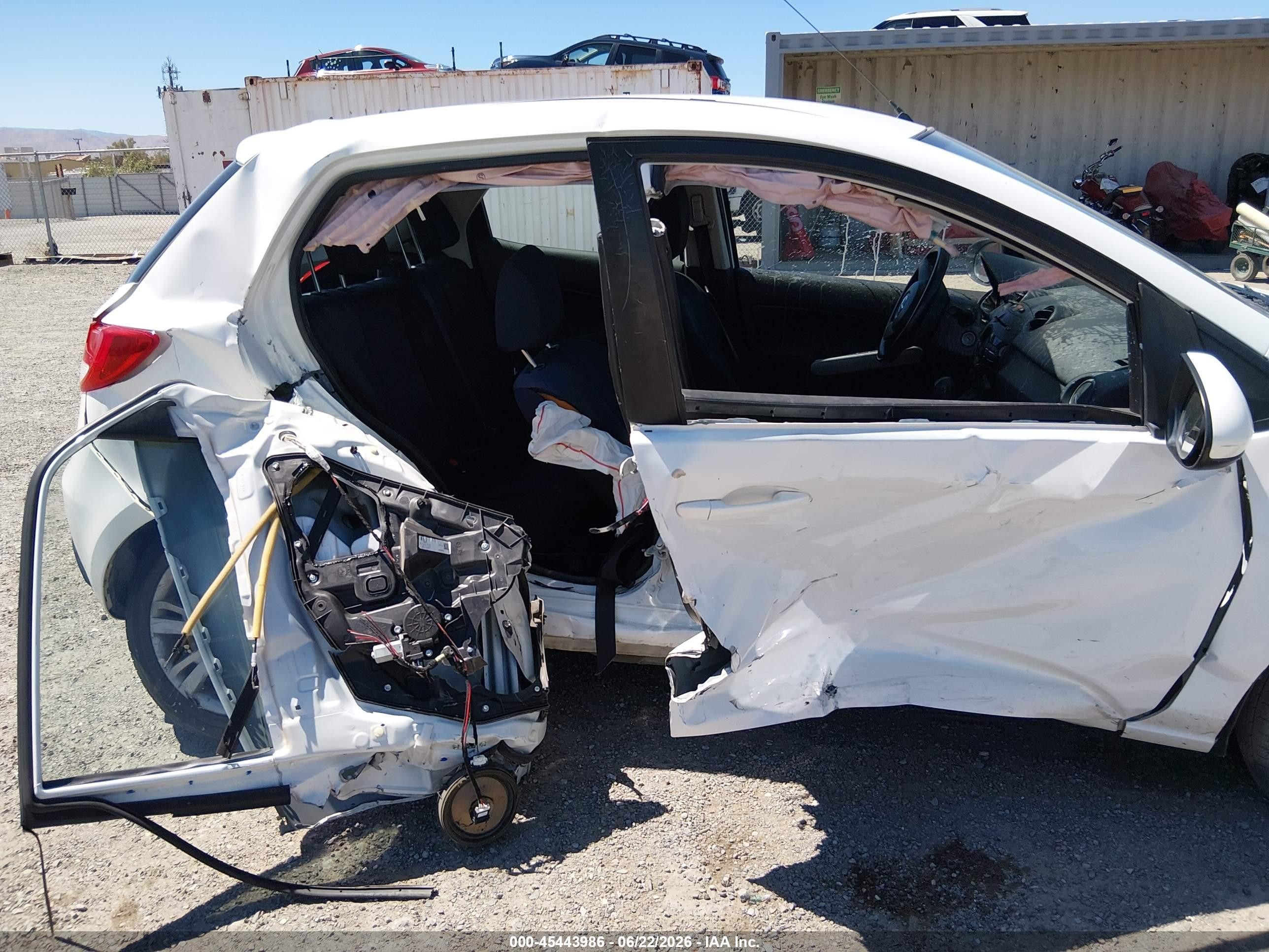2014 Mazda Mazda2 Sport White vin: JM1DE1KZXE0180230