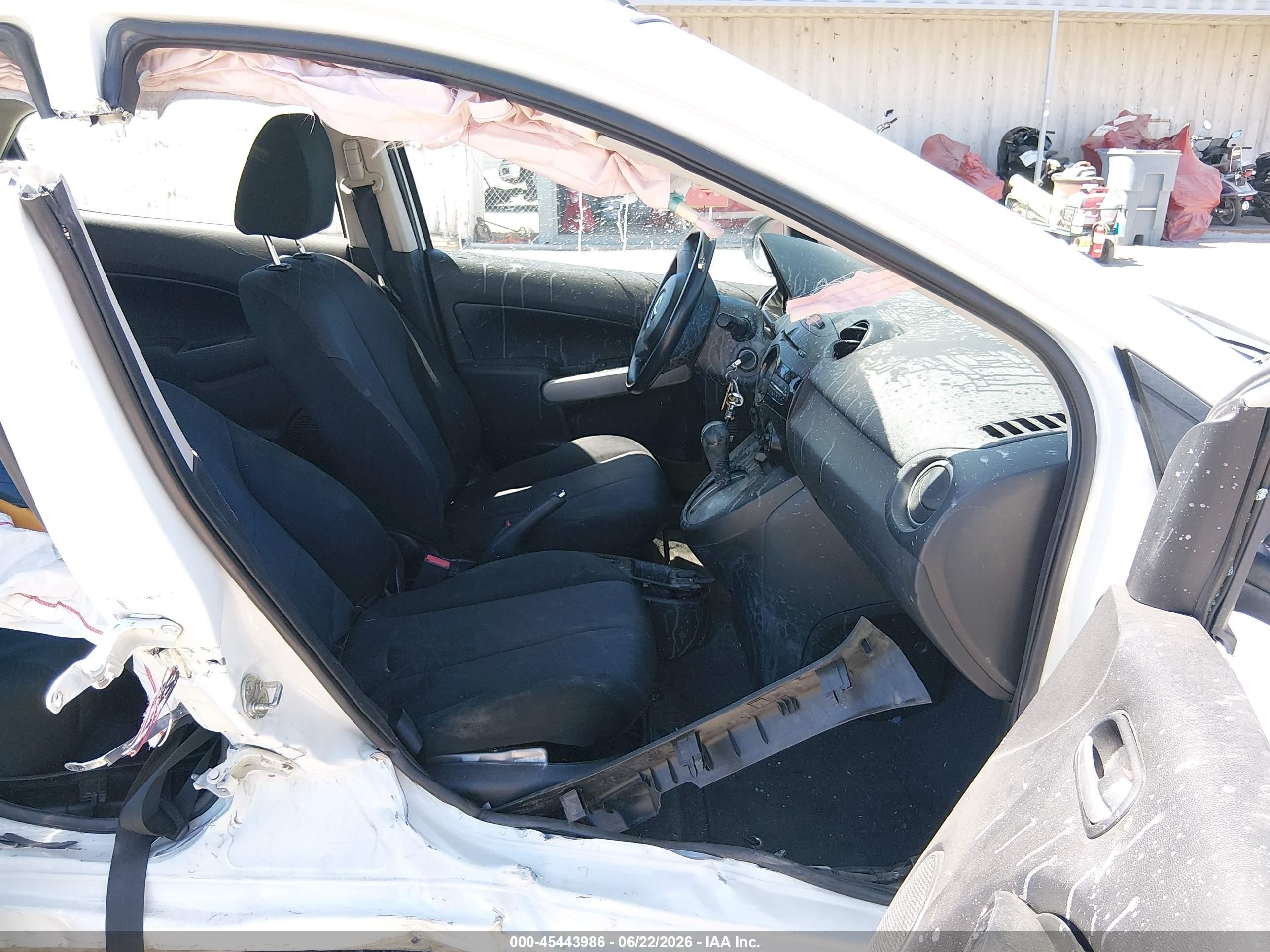 2014 Mazda Mazda2 Sport White vin: JM1DE1KZXE0180230