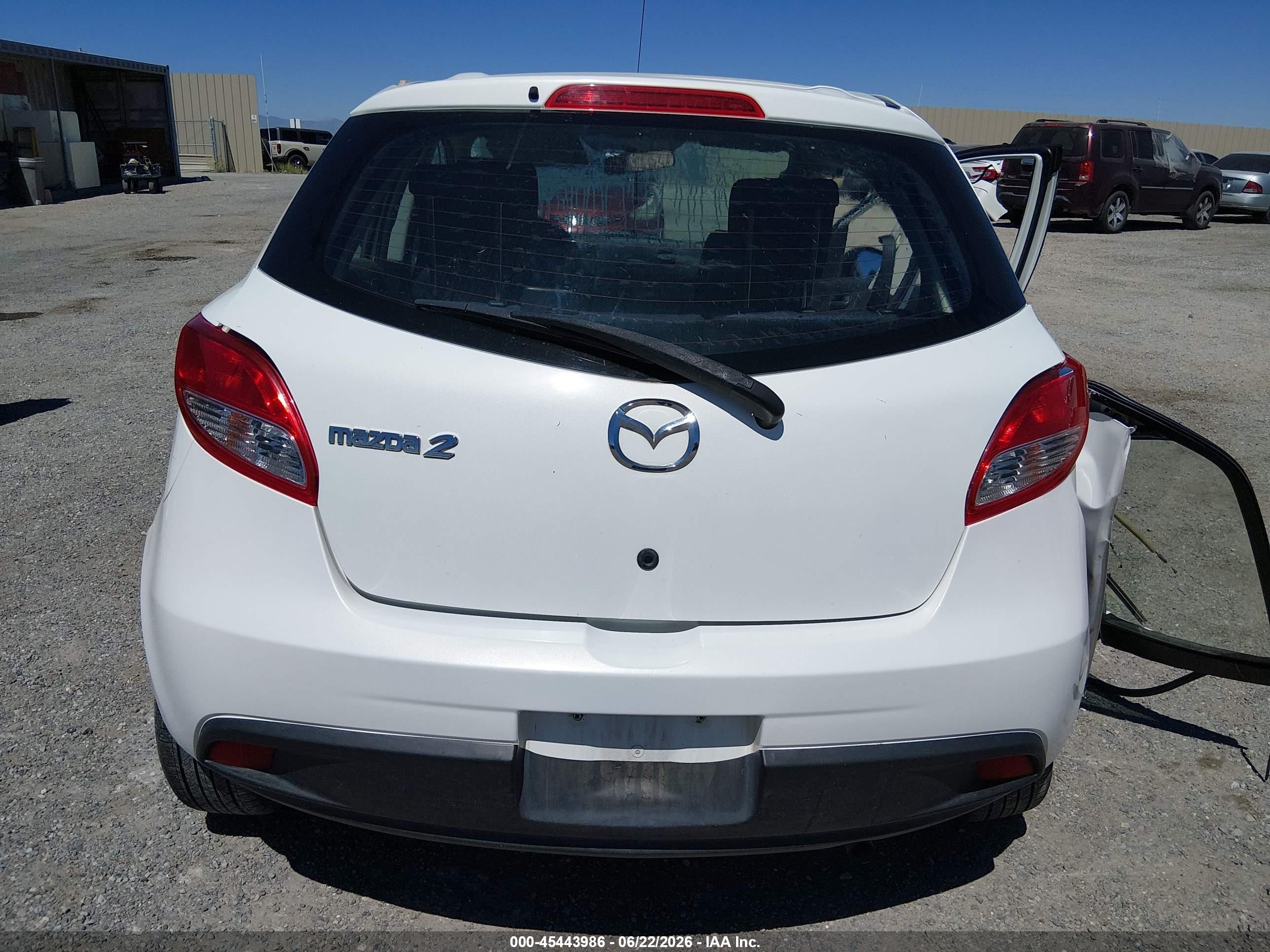 2014 Mazda Mazda2 Sport White vin: JM1DE1KZXE0180230