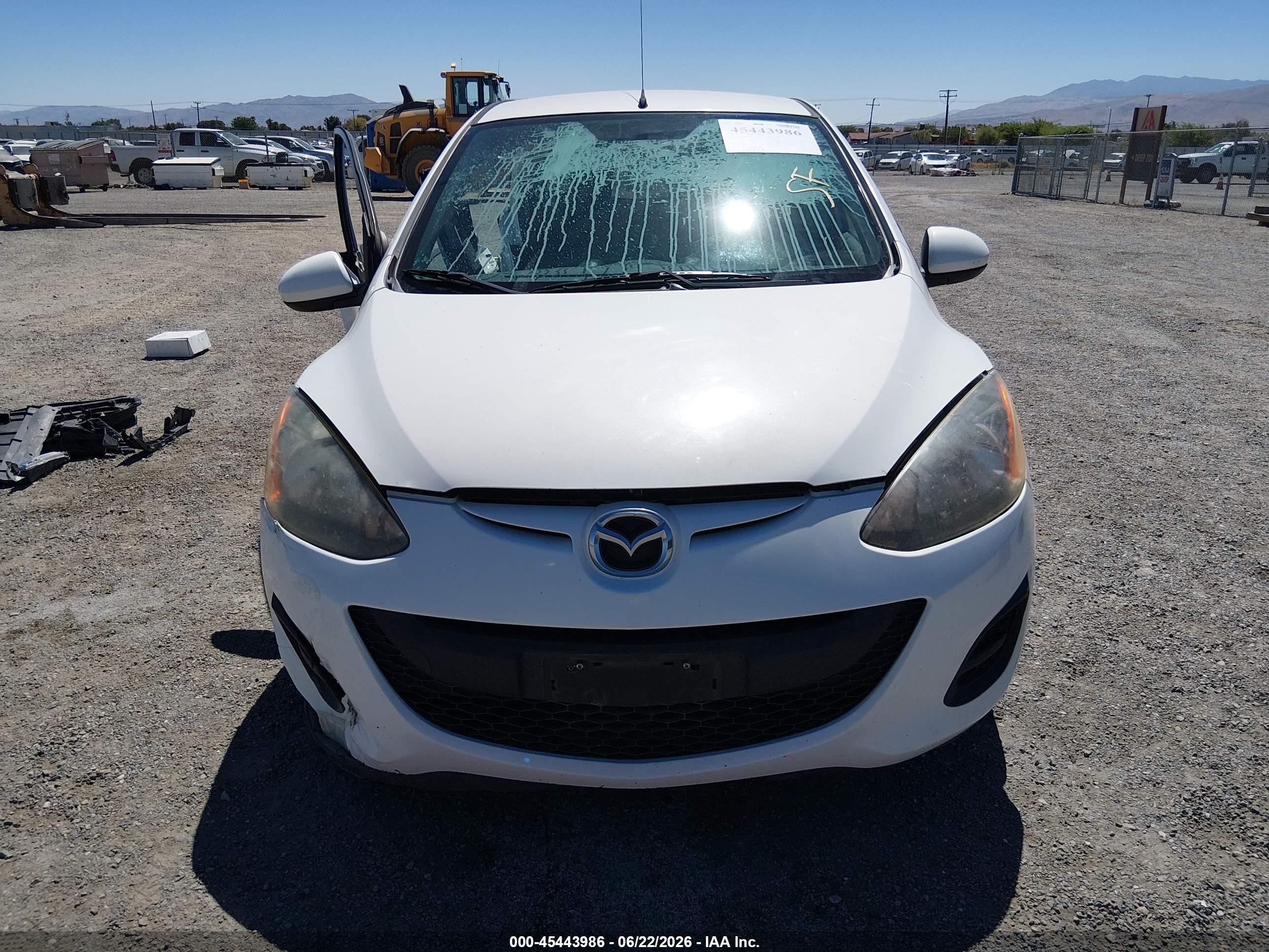 2014 Mazda Mazda2 Sport White vin: JM1DE1KZXE0180230
