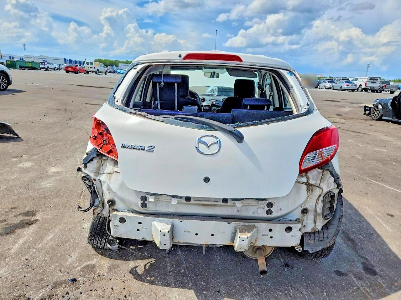 2014 Mazda Mazda2 Sport Белый vin: JM1DE1KZXE0182379