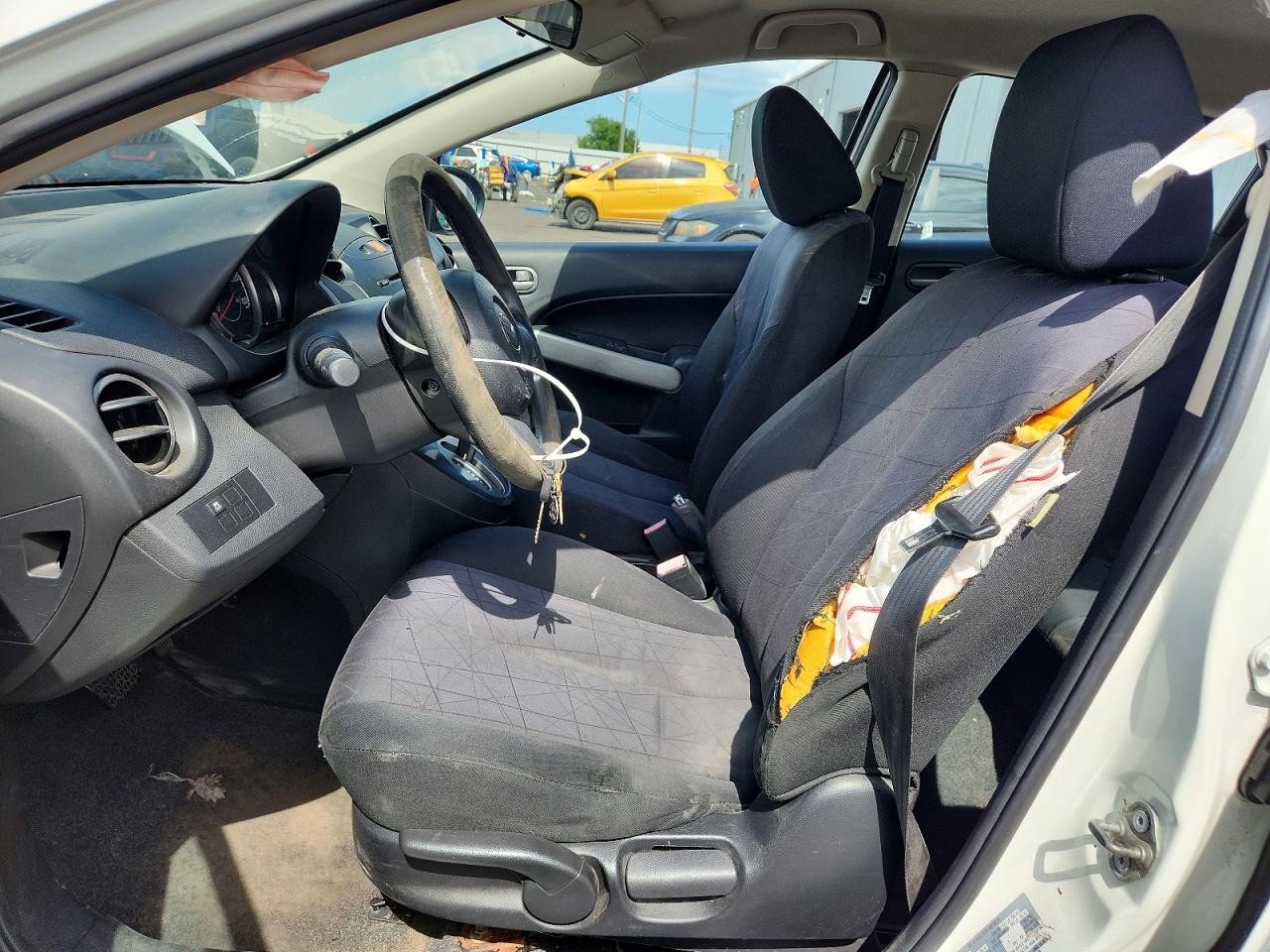 2014 Mazda Mazda2 Sport Белый vin: JM1DE1KZXE0182379