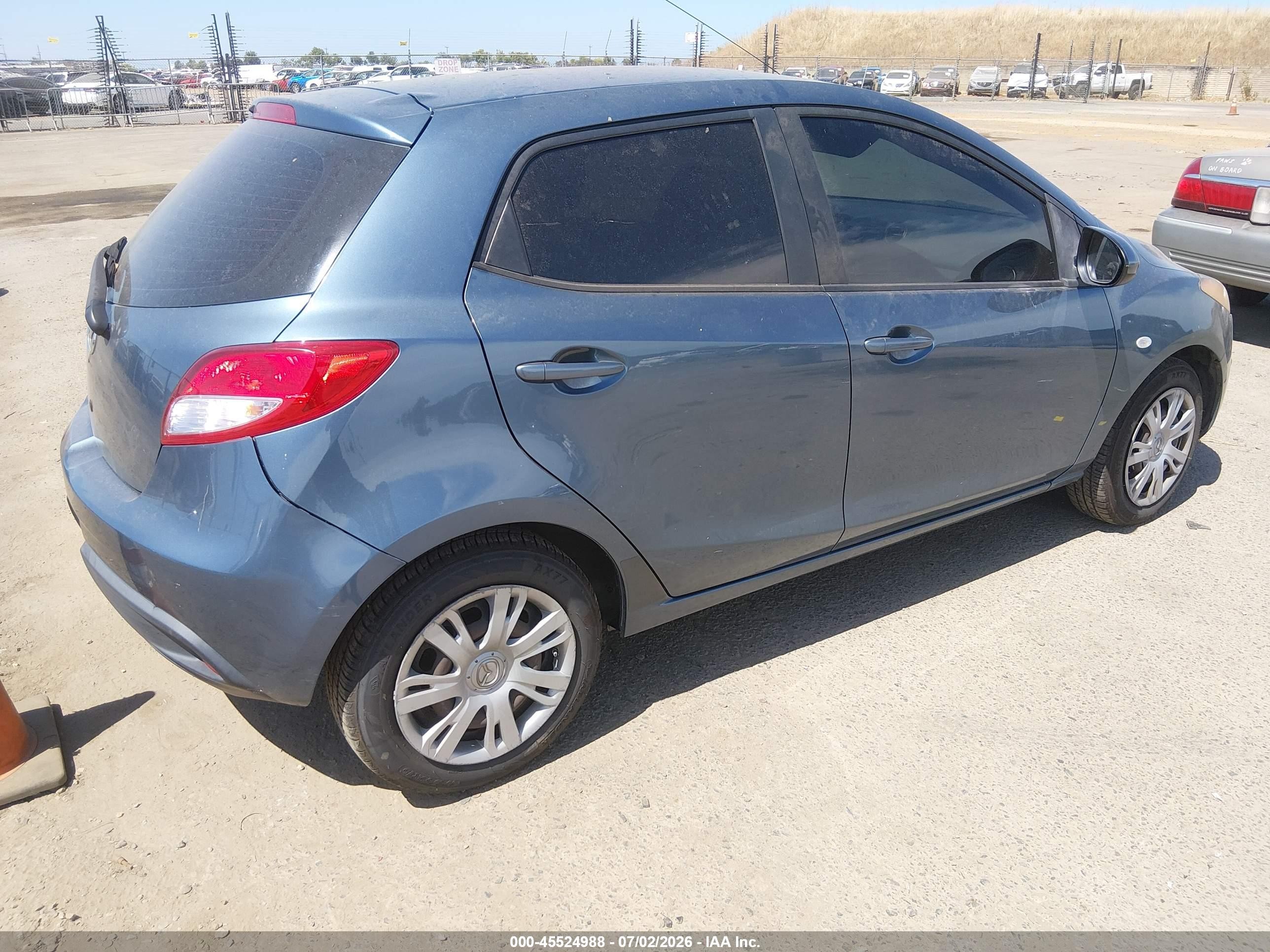 2014 Mazda Mazda2 Sport Gray vin: JM1DE1KZXE0182897