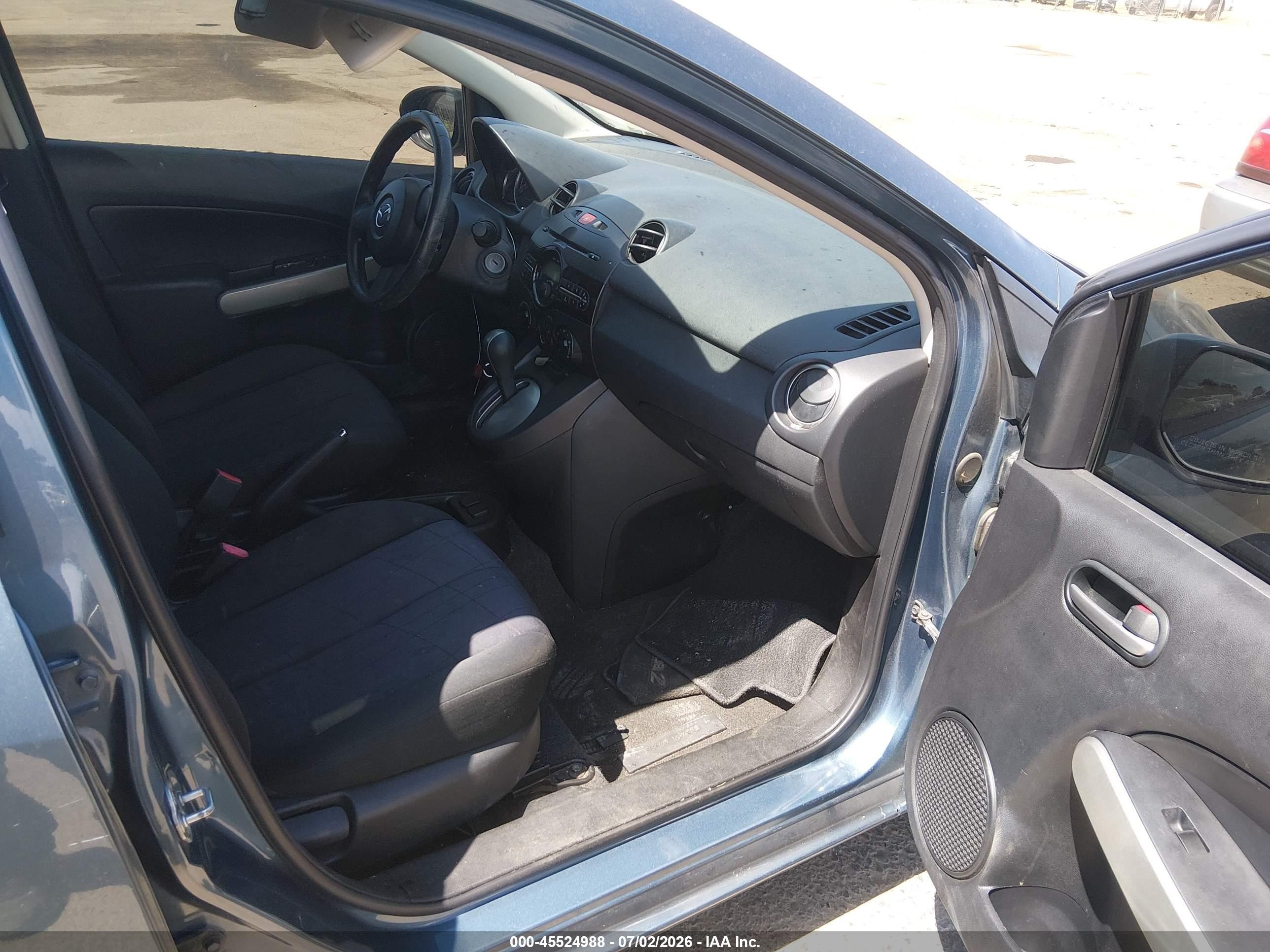 2014 Mazda Mazda2 Sport Gray vin: JM1DE1KZXE0182897