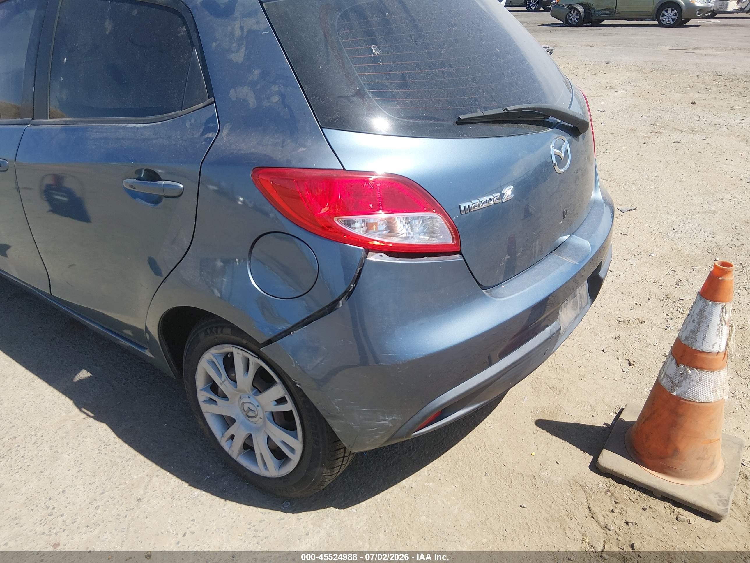 2014 Mazda Mazda2 Sport Gray vin: JM1DE1KZXE0182897