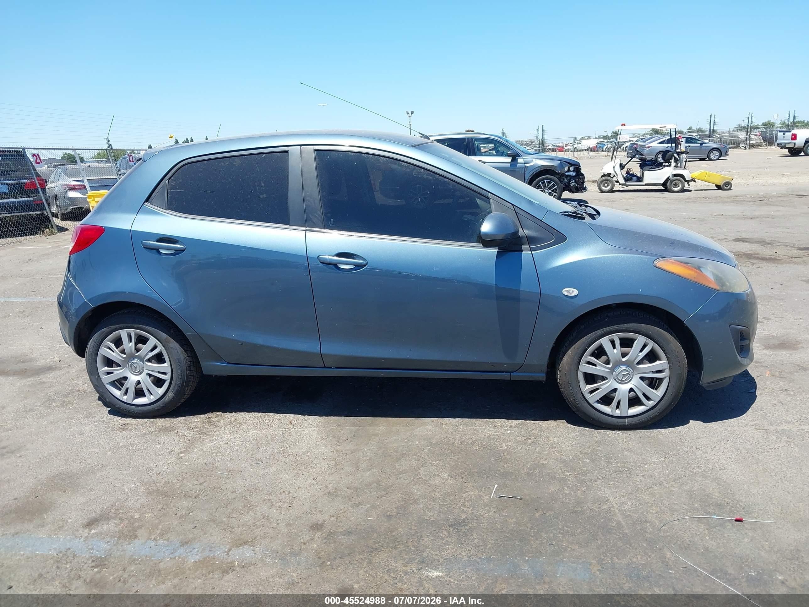 2014 Mazda Mazda2 Sport Gray vin: JM1DE1KZXE0182897
