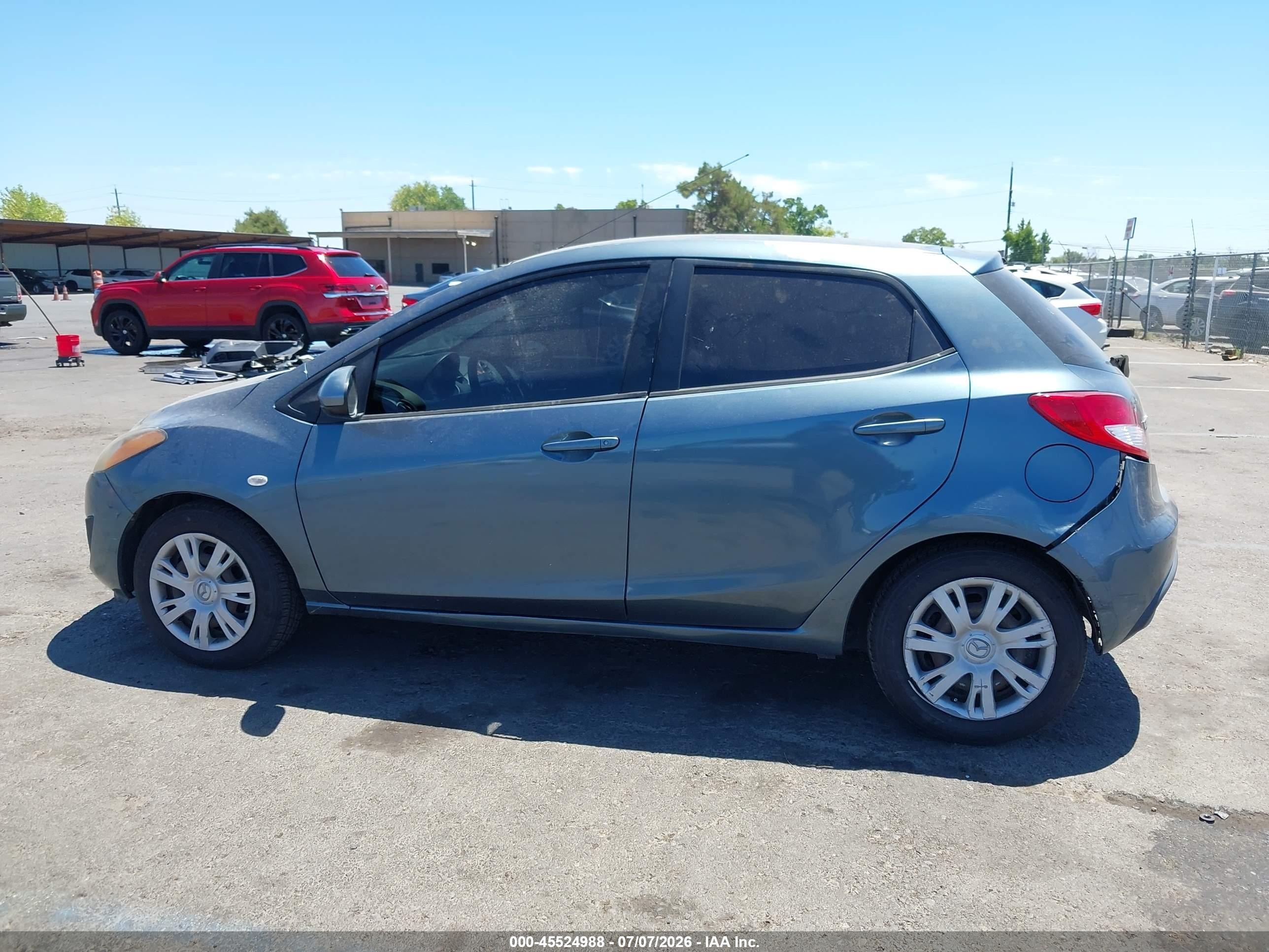 2014 Mazda Mazda2 Sport Gray vin: JM1DE1KZXE0182897