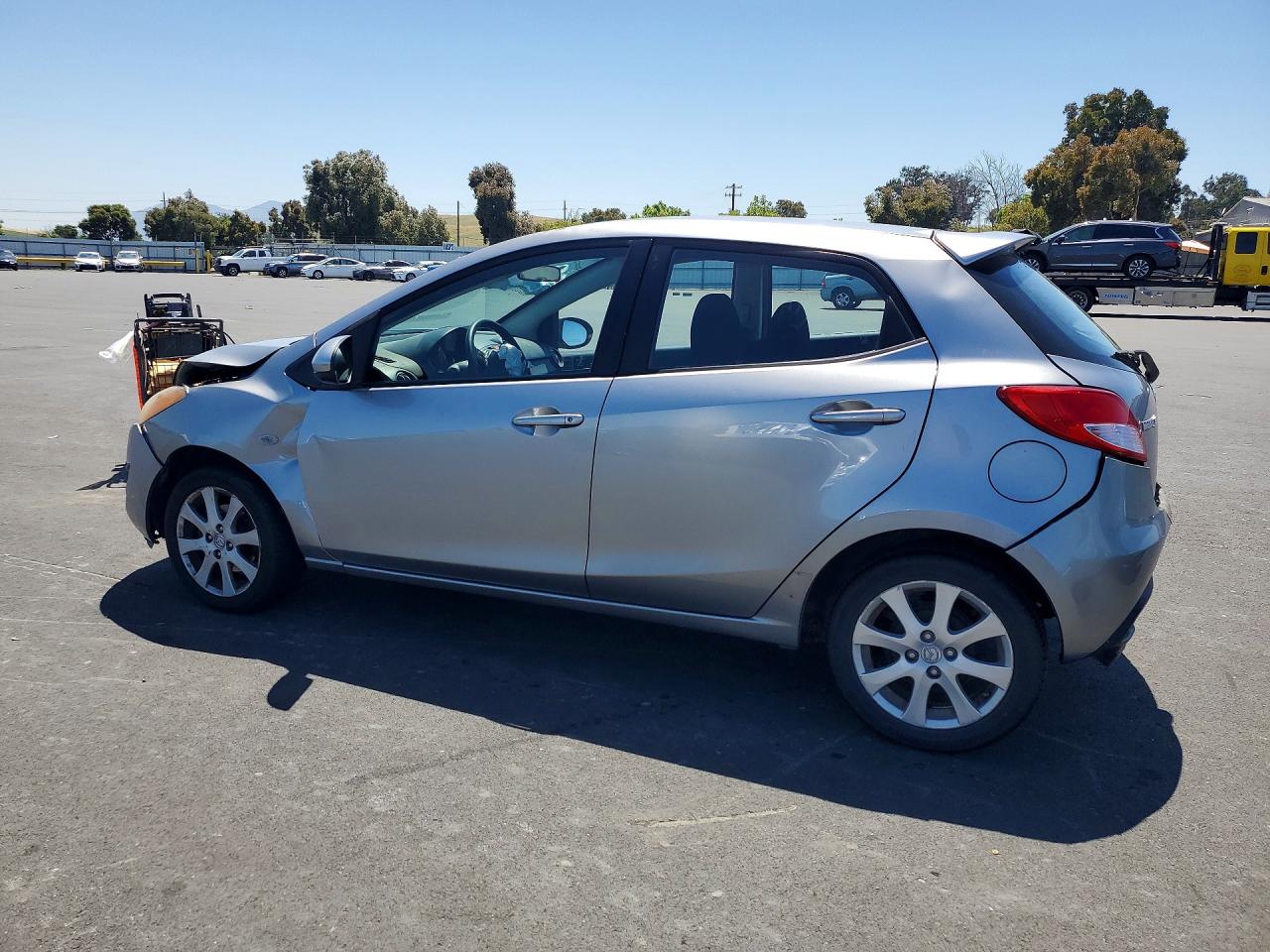 2012 Mazda Mazda2 Silver vin: JM1DE1LY1C0140654