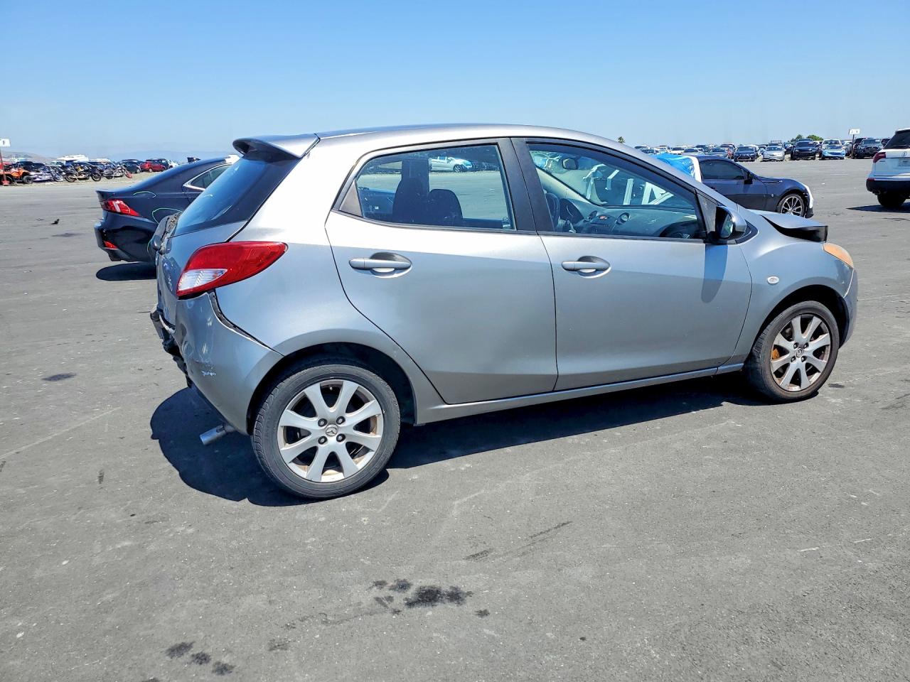 2012 Mazda Mazda2 Silver vin: JM1DE1LY1C0140654