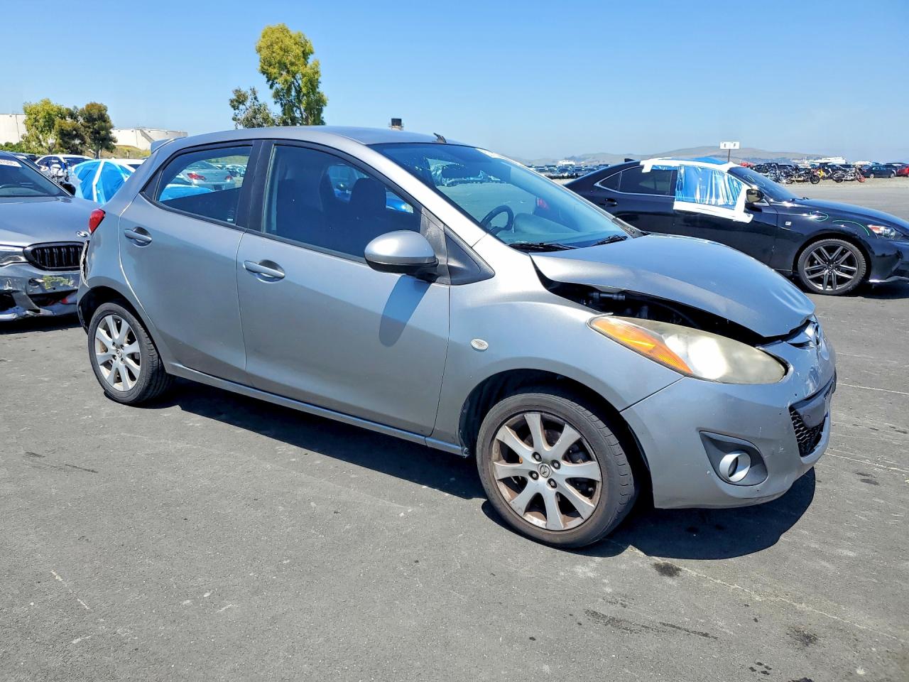 2012 Mazda Mazda2 Silver vin: JM1DE1LY1C0140654