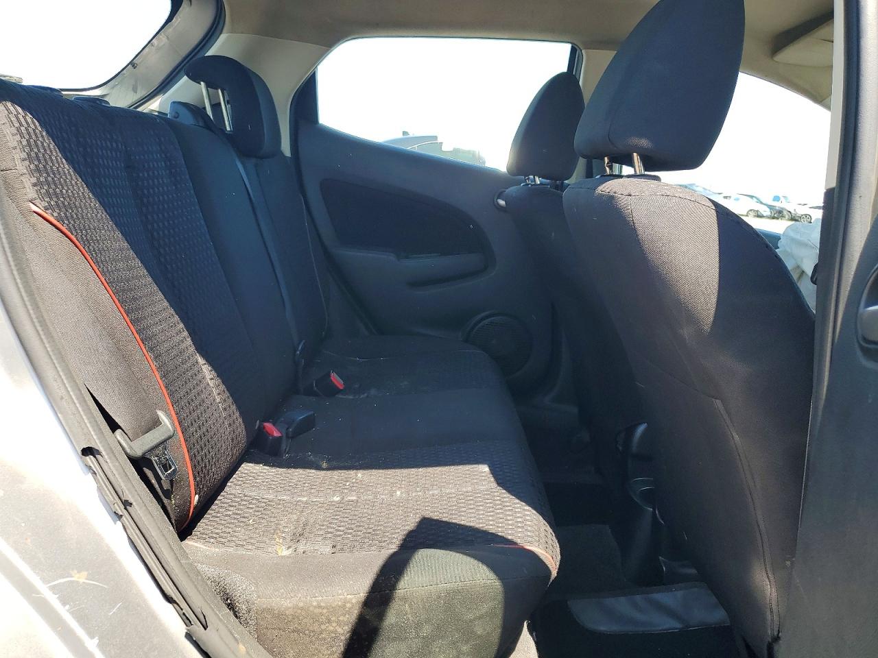 2012 Mazda Mazda2 Silver vin: JM1DE1LY1C0140654