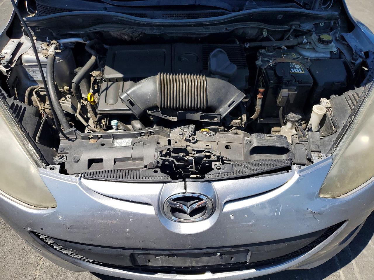 2012 Mazda Mazda2 Silver vin: JM1DE1LY1C0140654