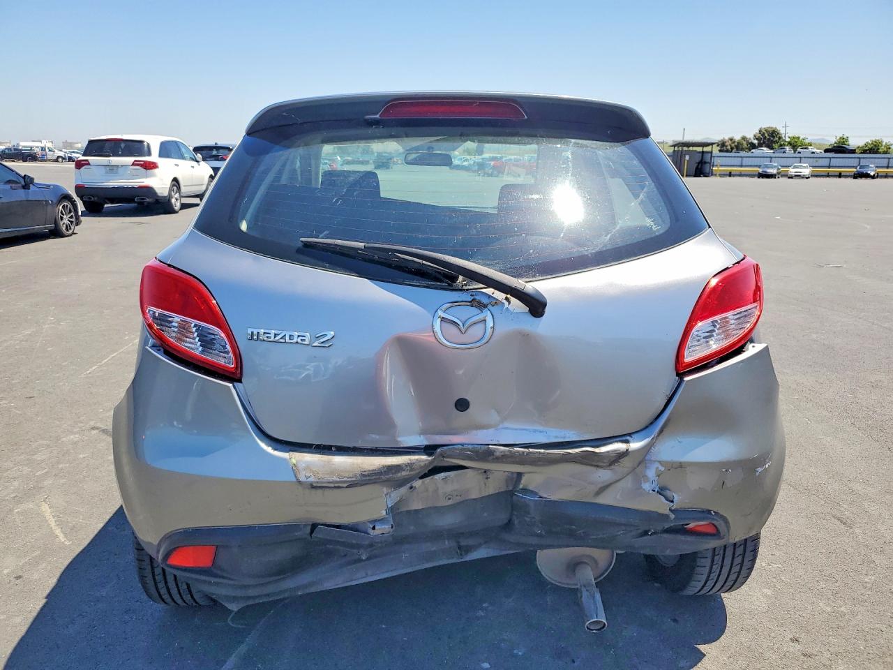 2012 Mazda Mazda2 Silver vin: JM1DE1LY1C0140654