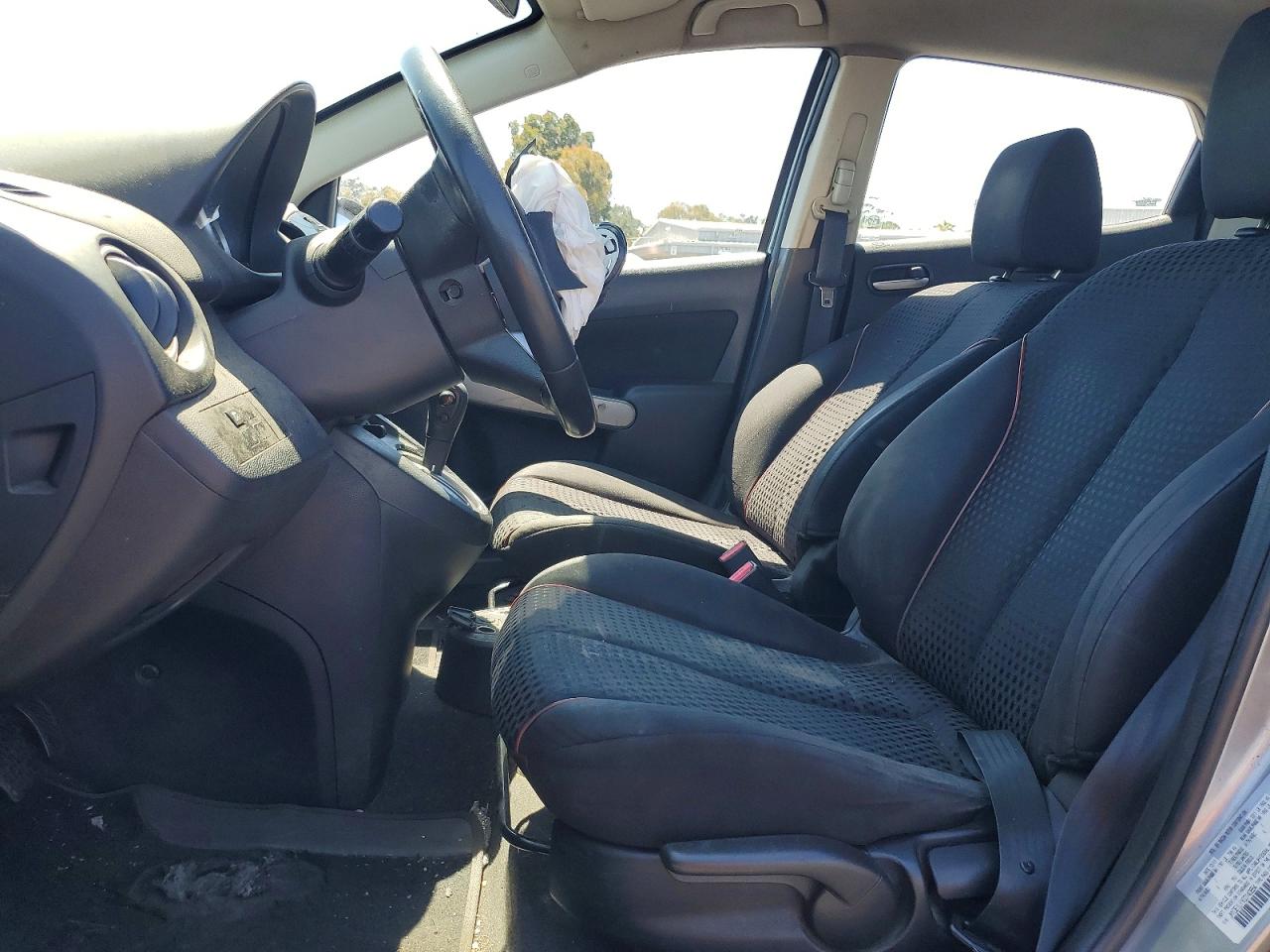 2012 Mazda Mazda2 Silver vin: JM1DE1LY1C0140654