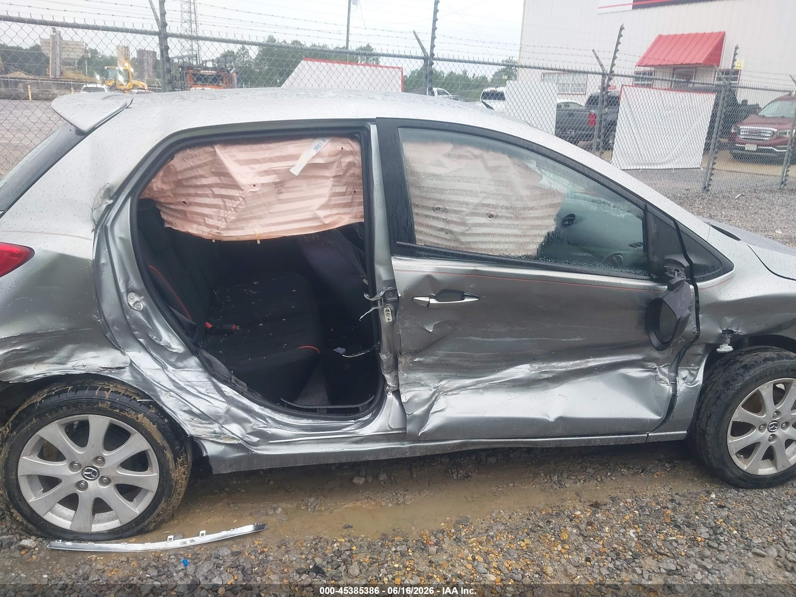 2013 Mazda Mazda2 Touring Silver vin: JM1DE1LY3D0160728