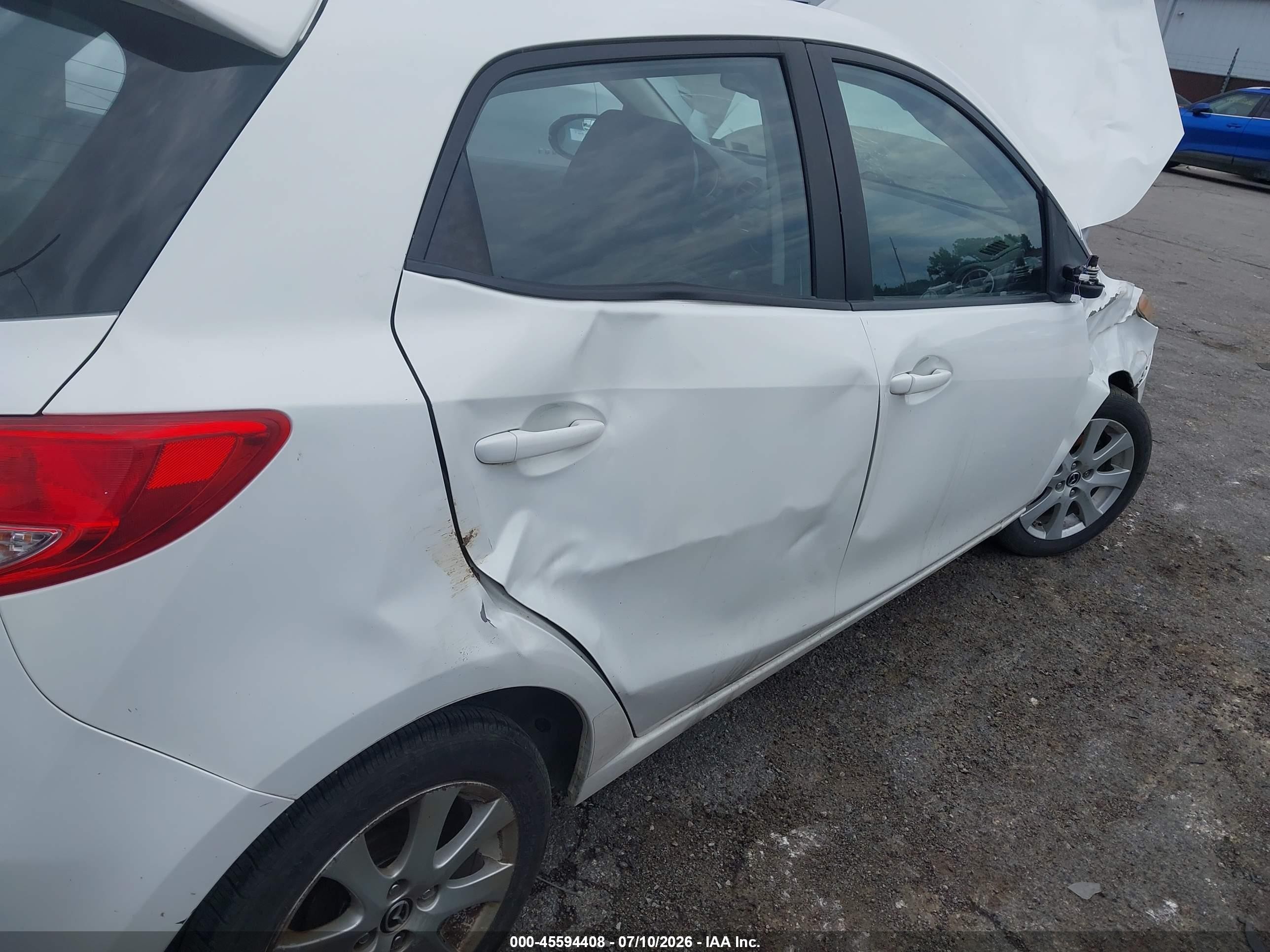 2013 Mazda Mazda2 Touring White vin: JM1DE1LY5D0161427