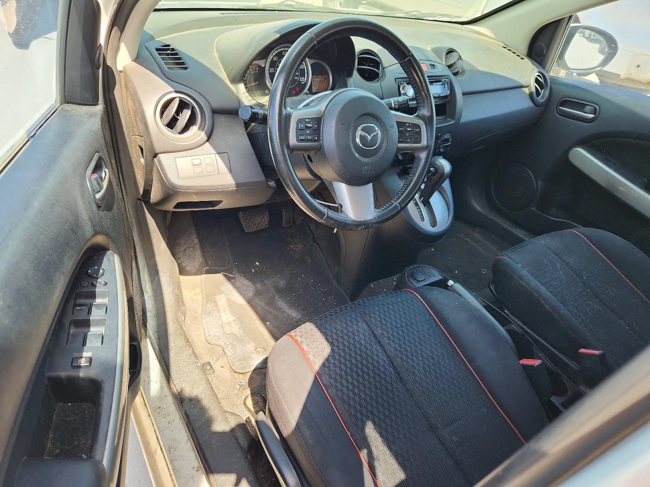 2012 Mazda Mazda2 White vin: JM1DE1LY7C0133336
