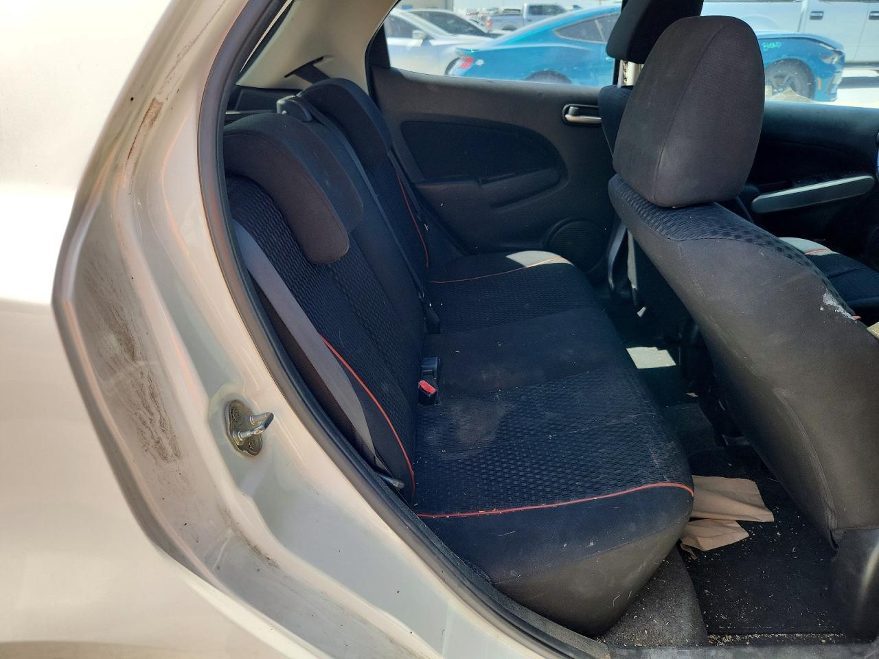 2012 Mazda Mazda2 White vin: JM1DE1LY7C0133336
