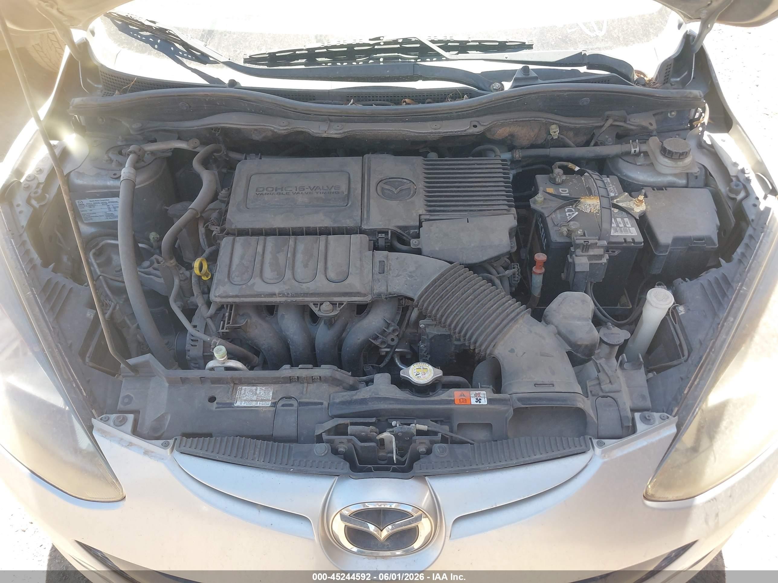2012 Mazda Mazda2 Touring Silver vin: JM1DE1LY7C0140657