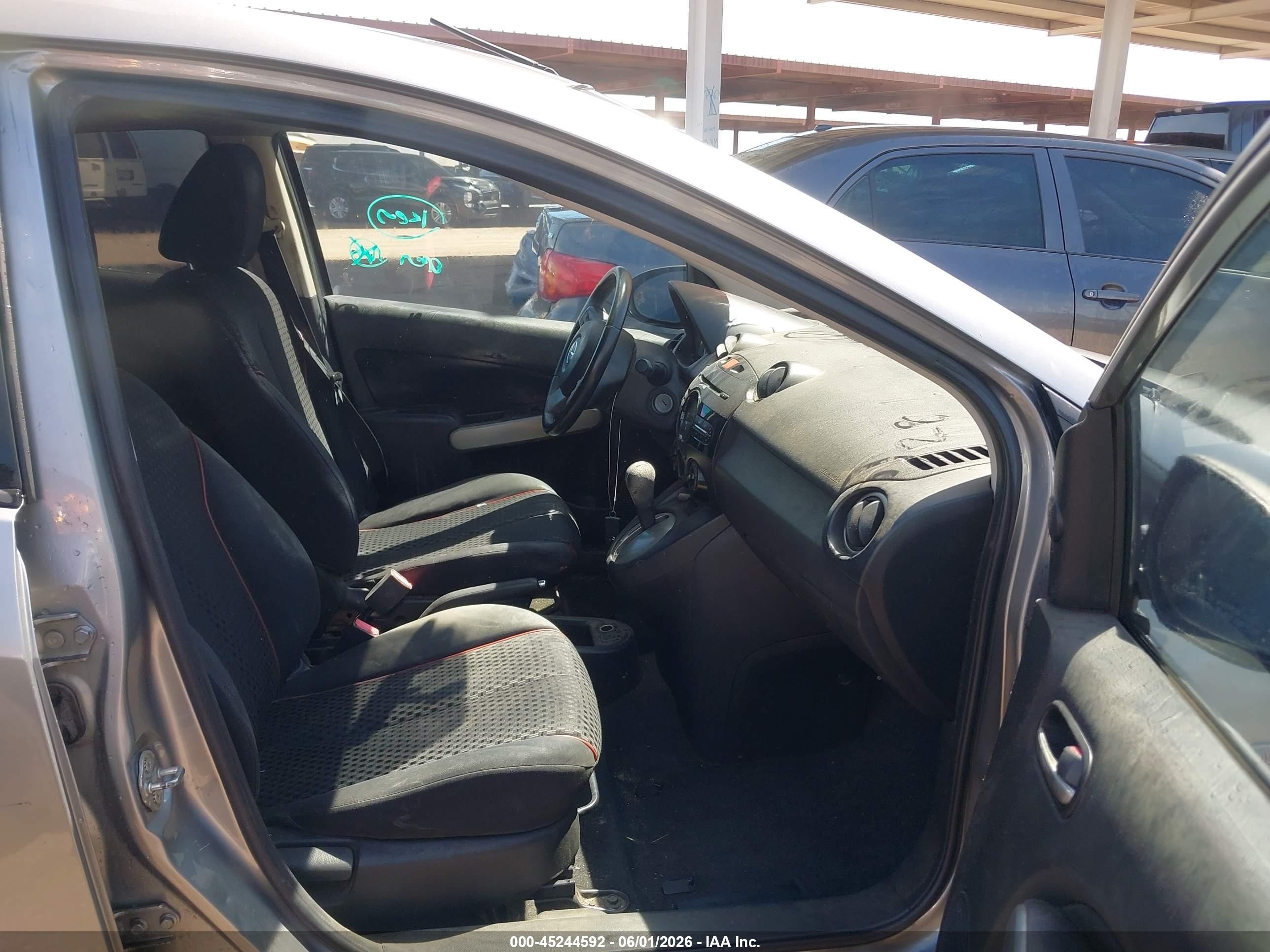 2012 Mazda Mazda2 Touring Silver vin: JM1DE1LY7C0140657