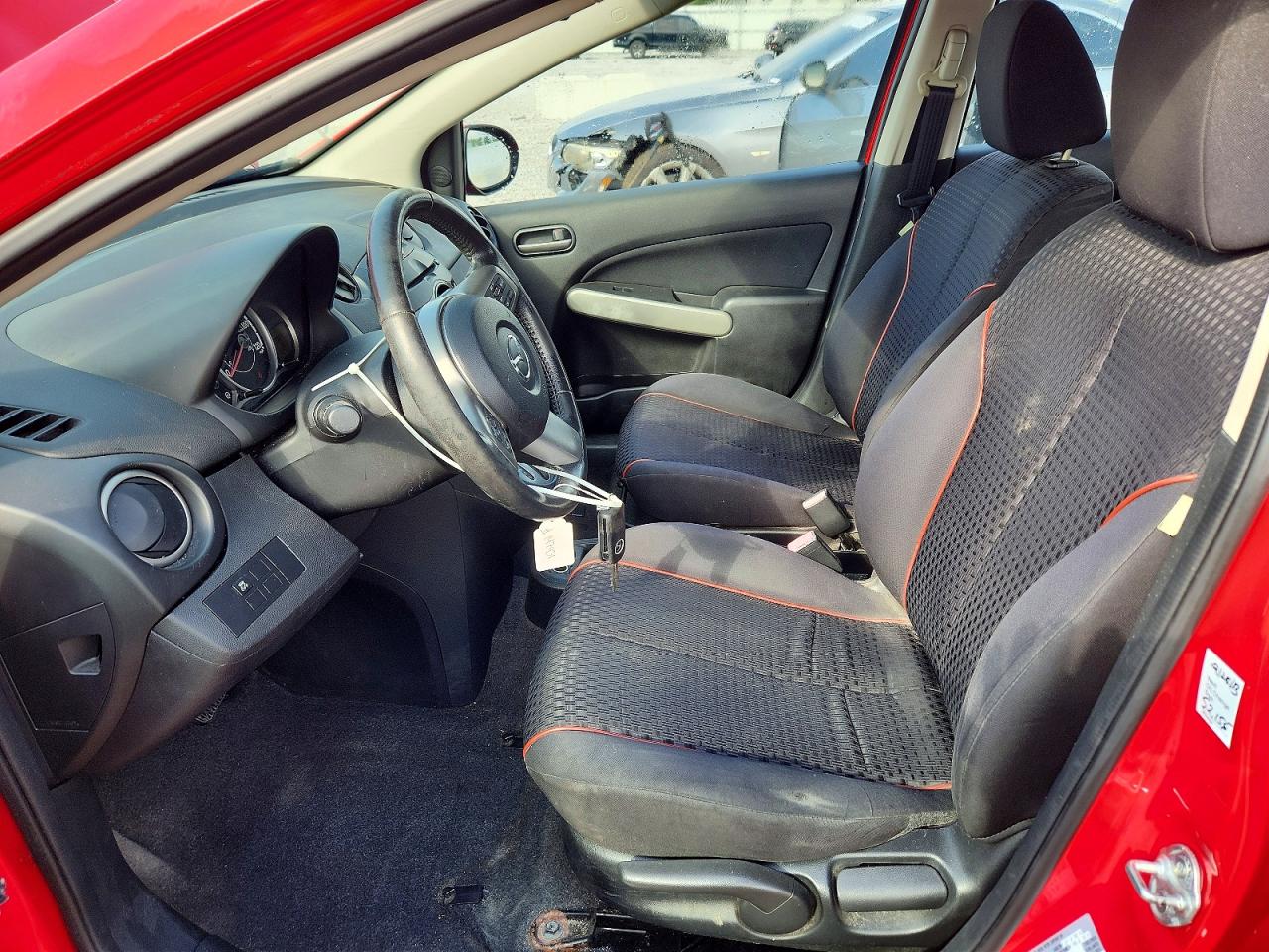 2012 Mazda Mazda2 Red vin: JM1DE1LY8C0139257