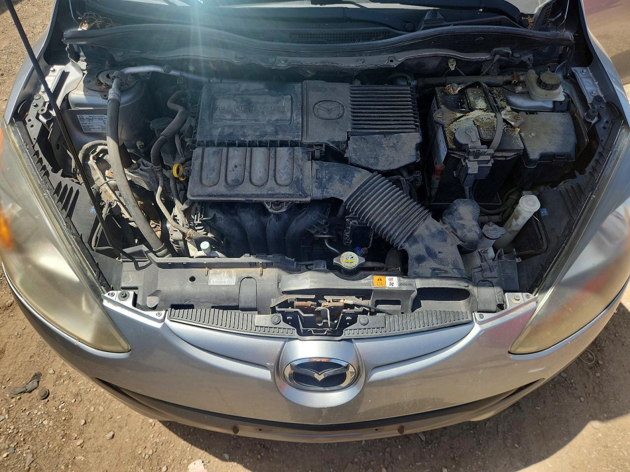 2012 Mazda Mazda2 Silver vin: JM1DE1LY8C0146287