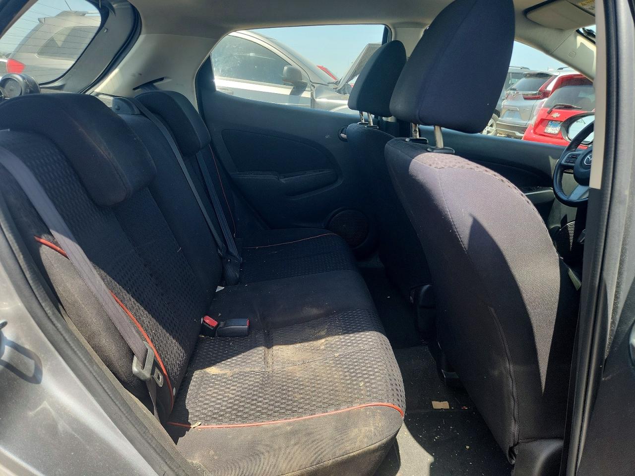 2012 Mazda Mazda2 Silver vin: JM1DE1LY8C0146287