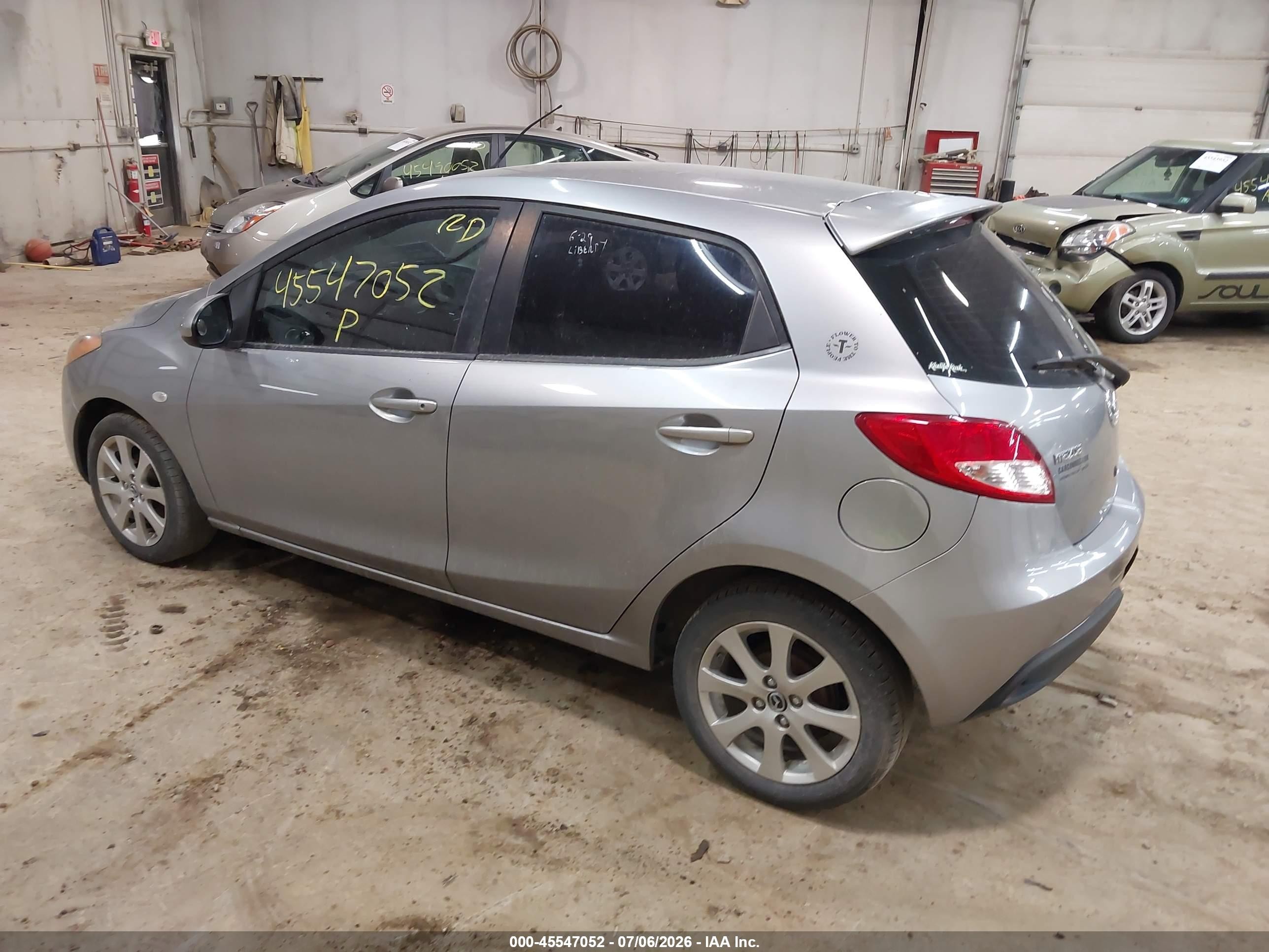 2013 Mazda Mazda2 Touring Silver vin: JM1DE1LY9D0155968