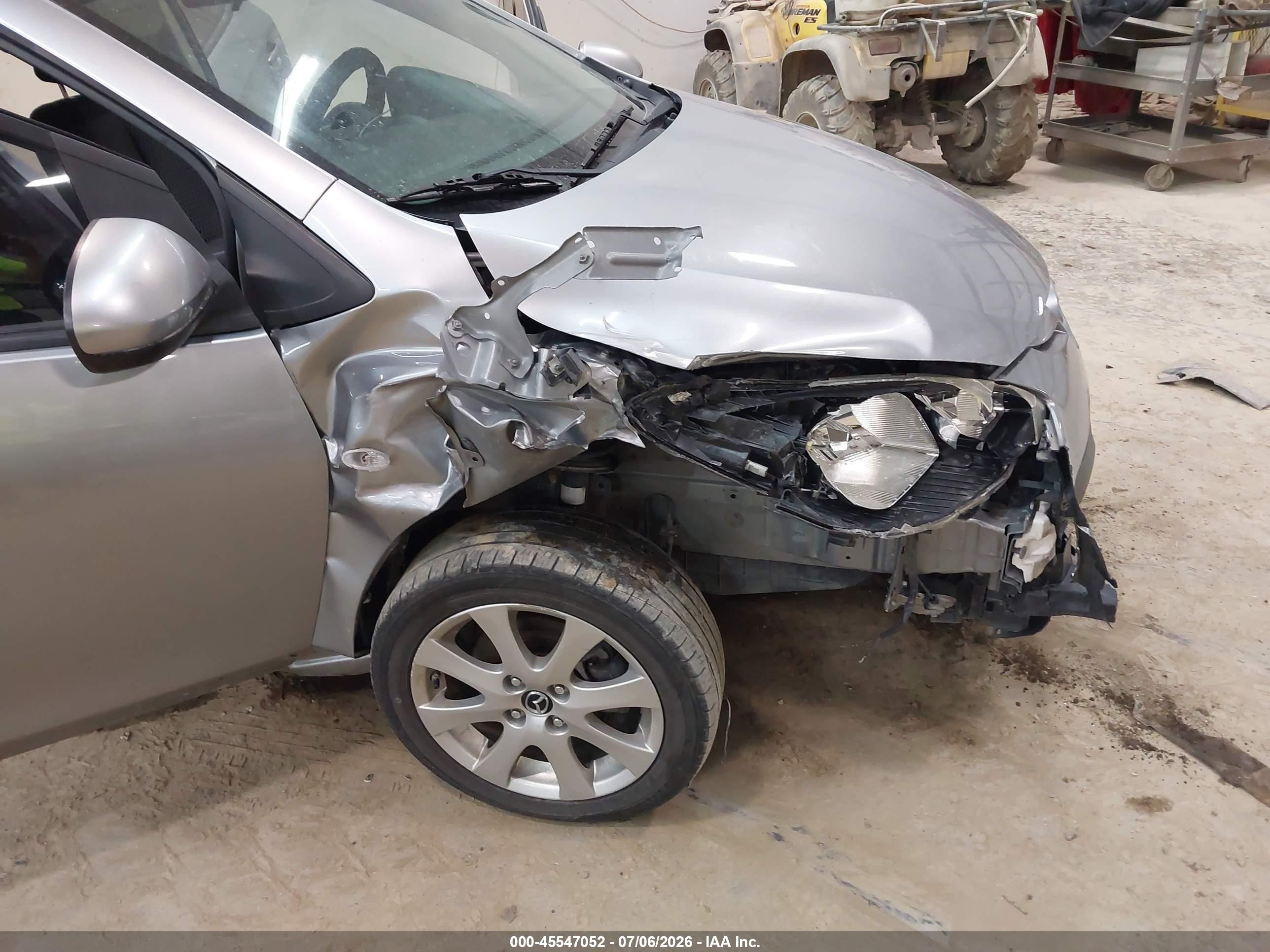 2013 Mazda Mazda2 Touring Silver vin: JM1DE1LY9D0155968