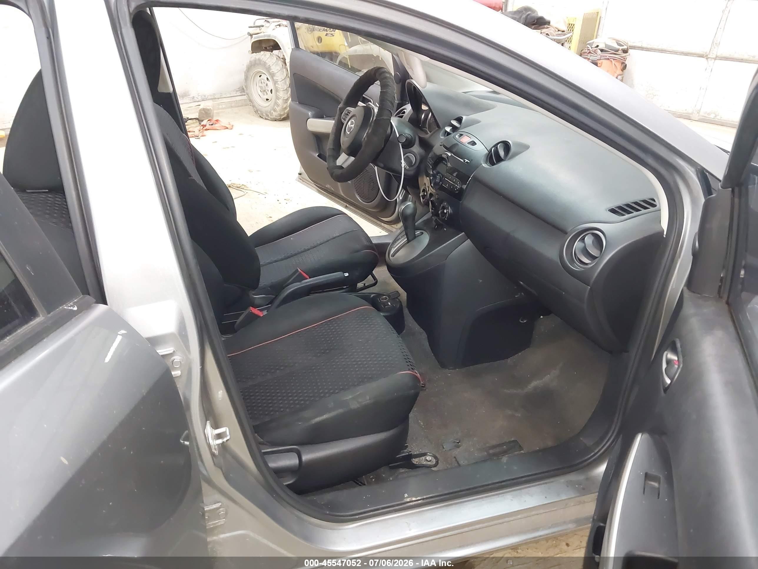 2013 Mazda Mazda2 Touring Silver vin: JM1DE1LY9D0155968