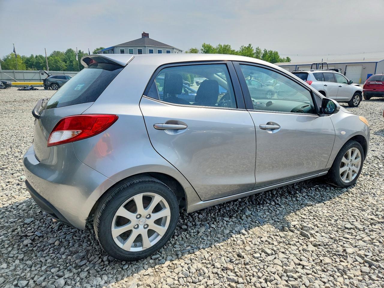 2012 Mazda Mazda2 Silver vin: JM1DE1LYXC0135257