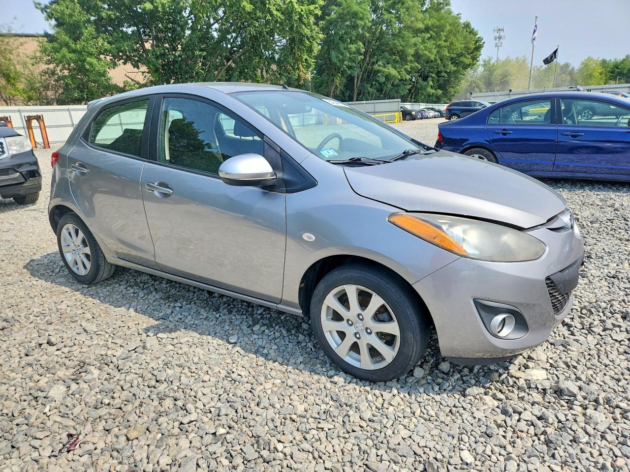 2012 Mazda Mazda2 Silver vin: JM1DE1LYXC0135257