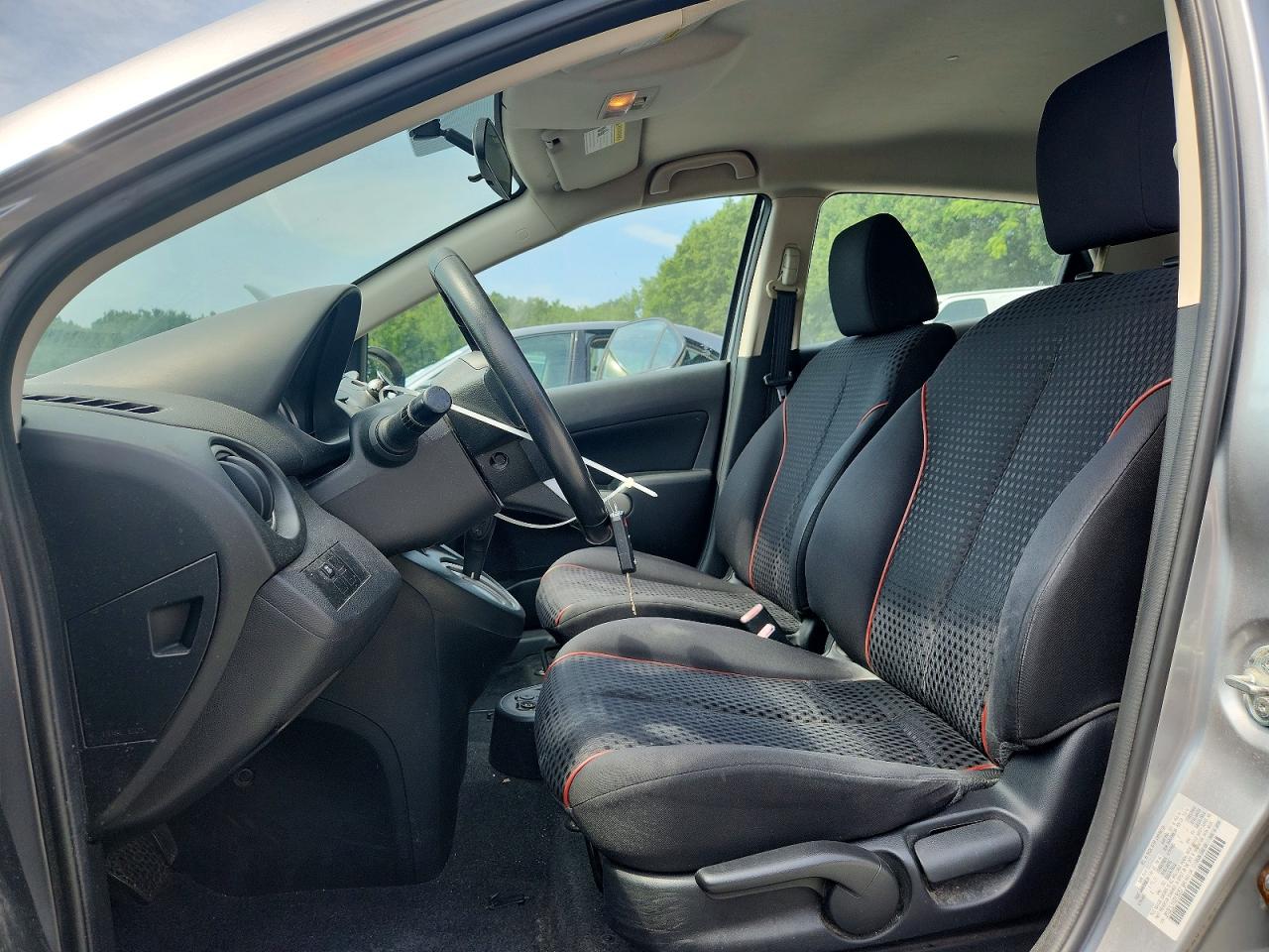 2012 Mazda Mazda2 Silver vin: JM1DE1LYXC0135257