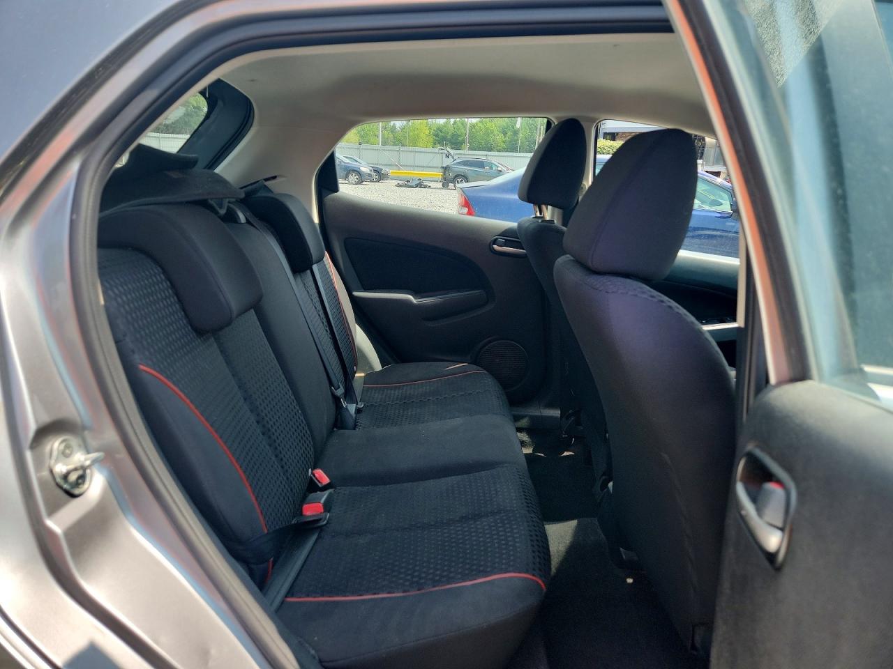 2012 Mazda Mazda2 Silver vin: JM1DE1LYXC0135257