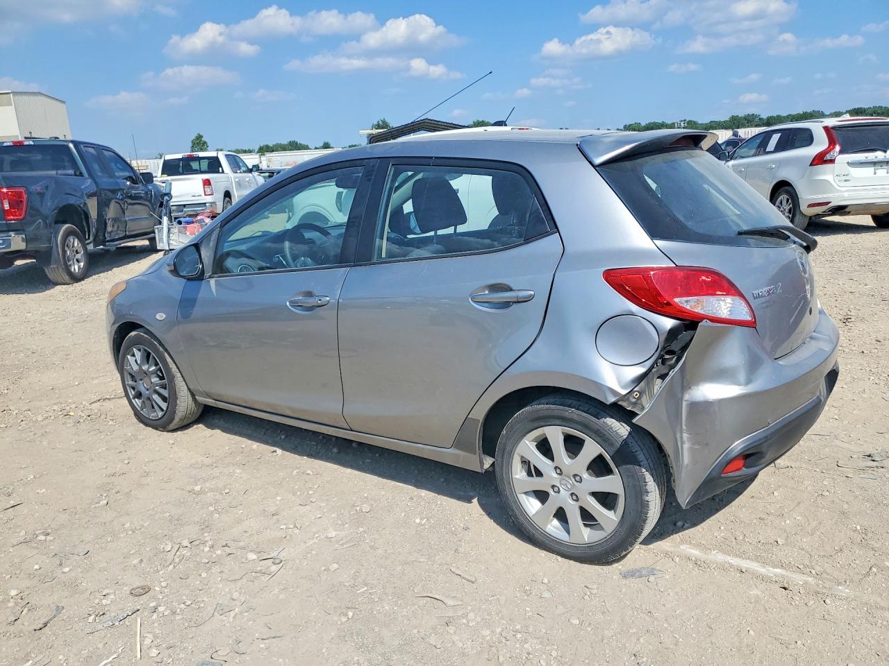 2012 Mazda Mazda2 Серебряный vin: JM1DE1LYXC0136599